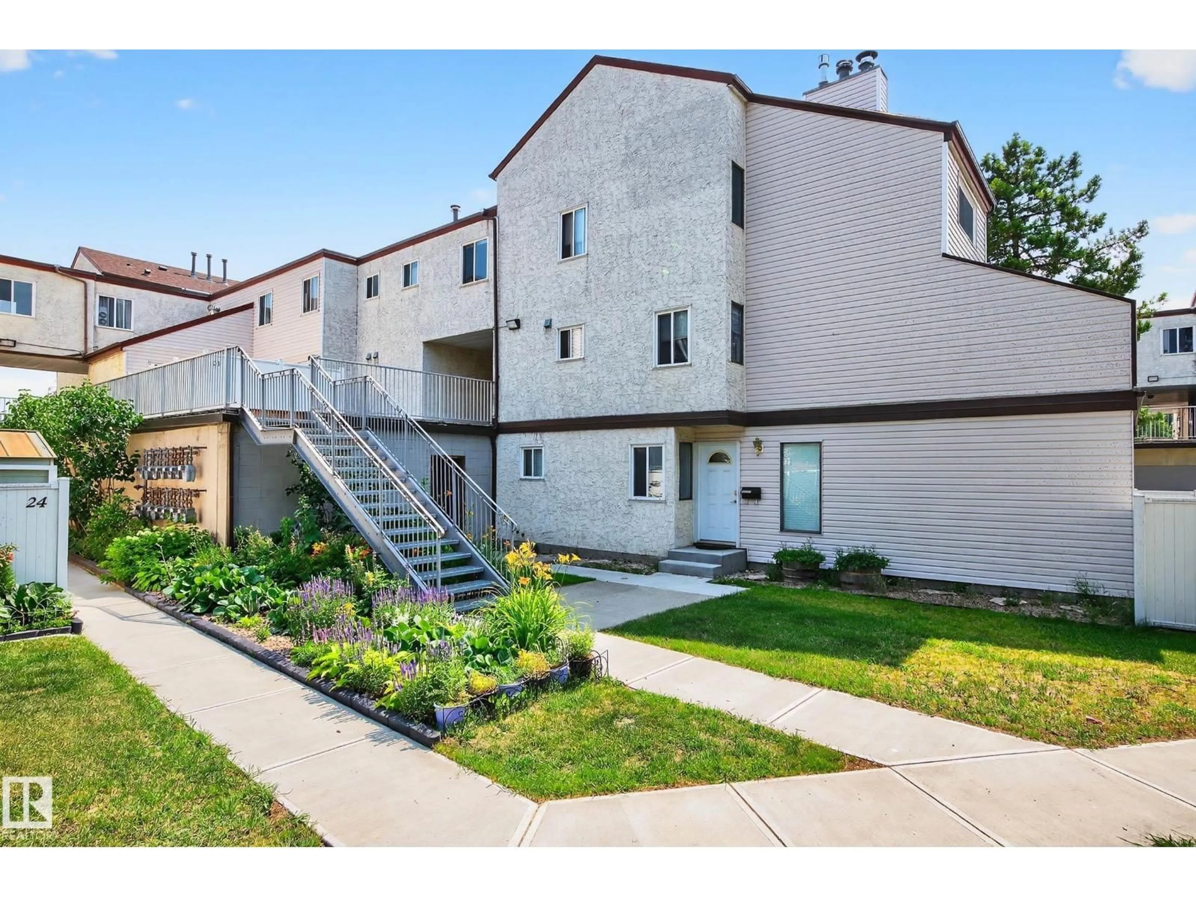 Patio, street for 37 LANCASTER TC, Edmonton Alberta T5X5S3