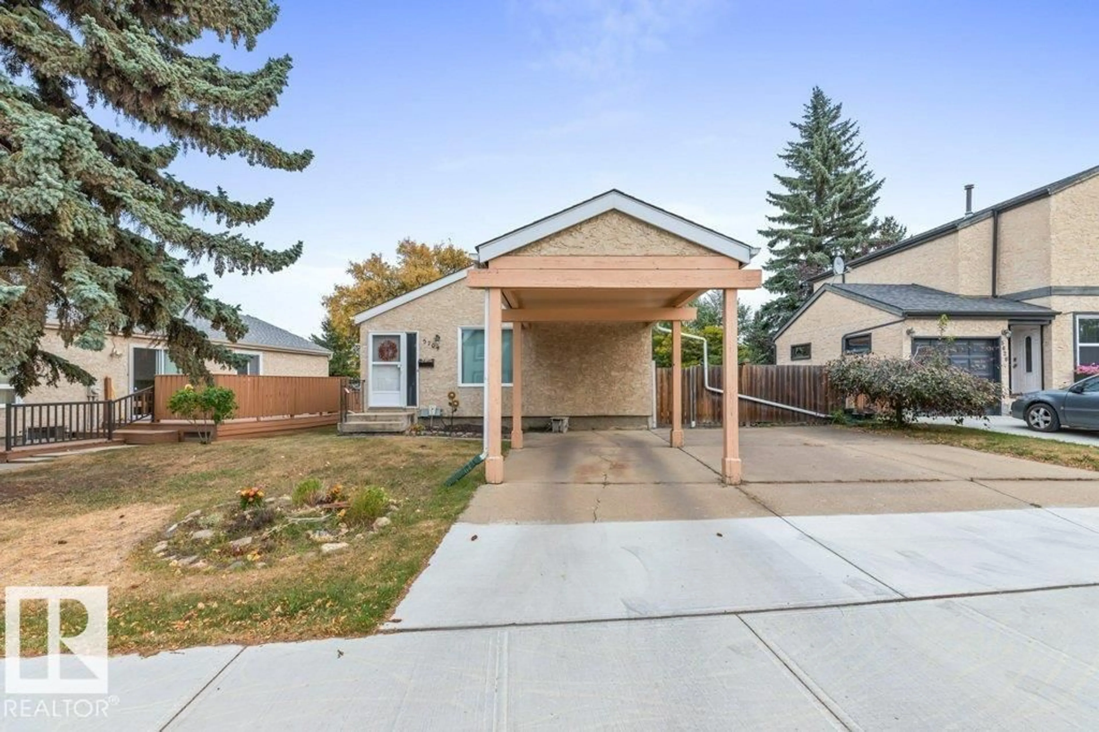 Home with vinyl exterior material, street for 5704 93A AV, Edmonton Alberta T6B2K7