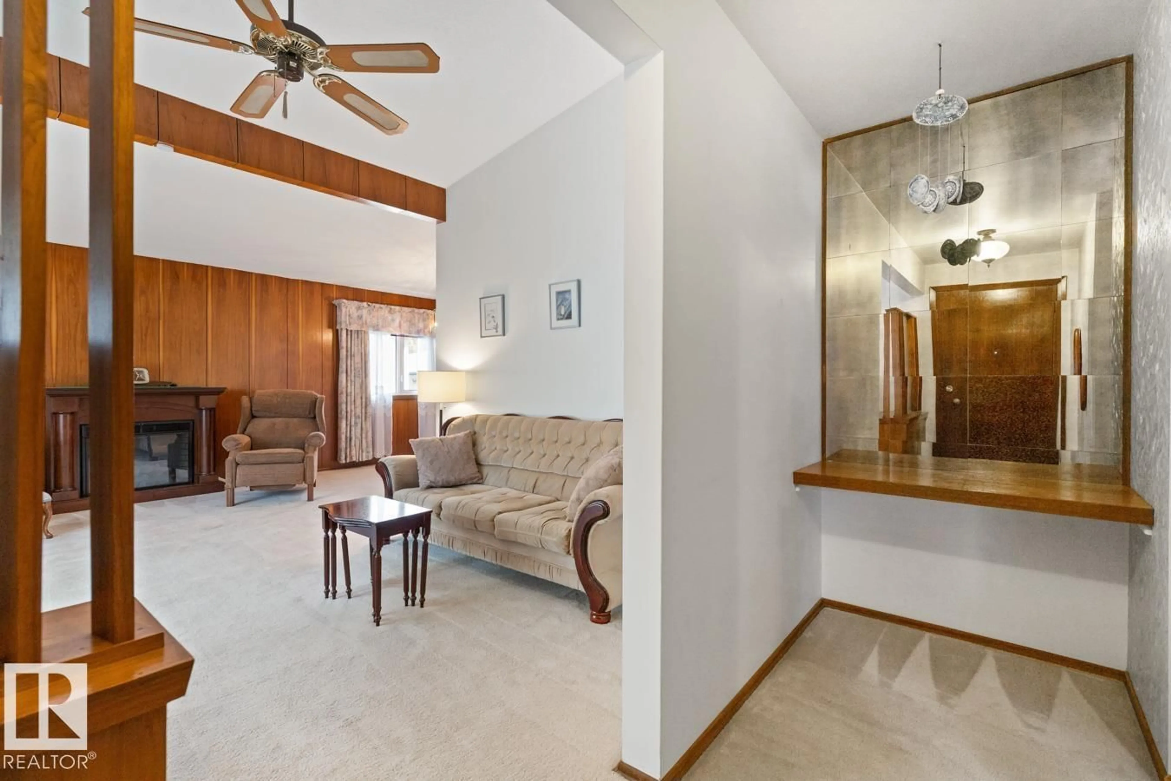 Indoor foyer for 4215 117 ST, Edmonton Alberta T6J1T5