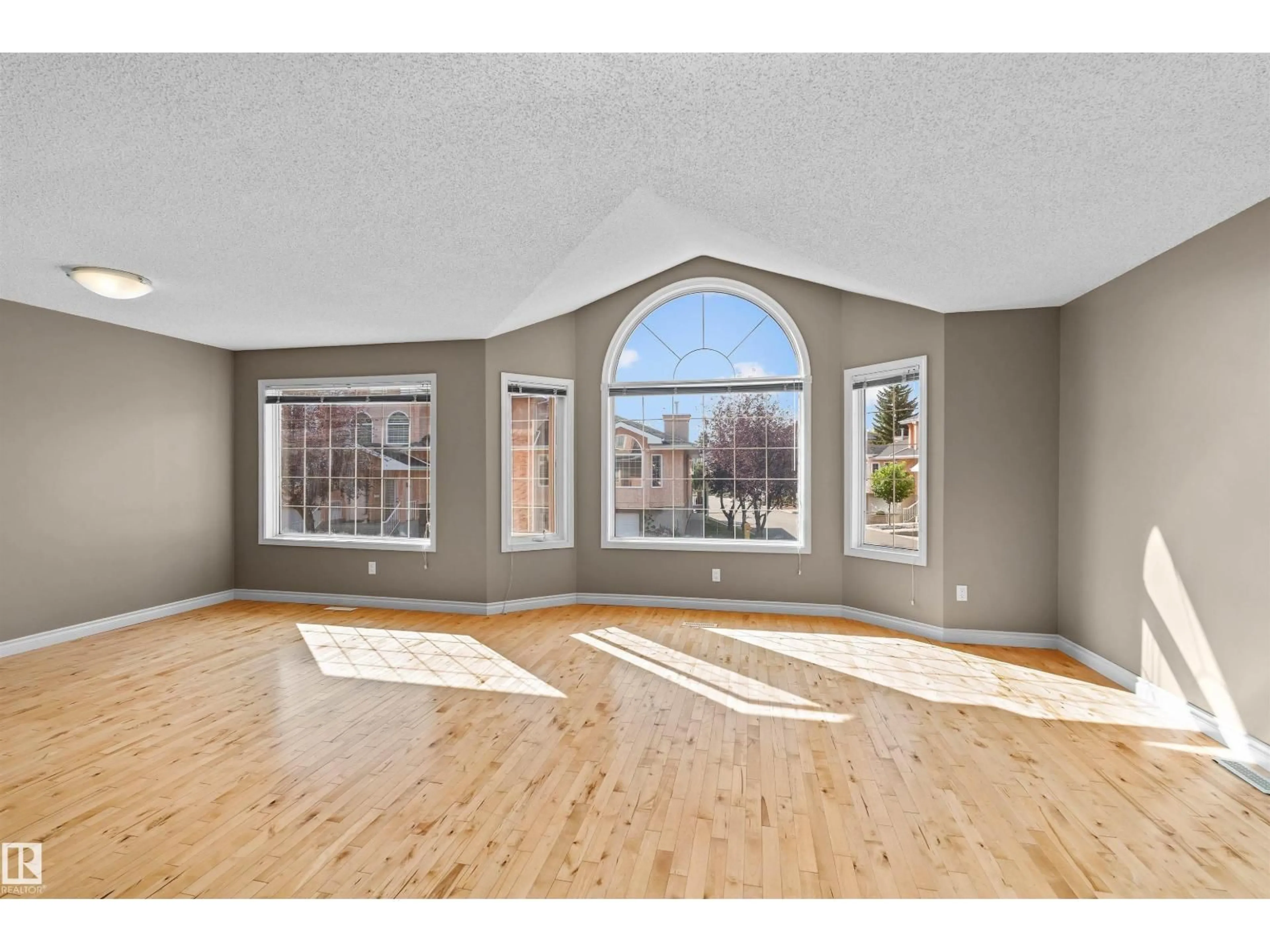 A pic of a room for 101 - 11115 9 AV, Edmonton Alberta T6J6Z1