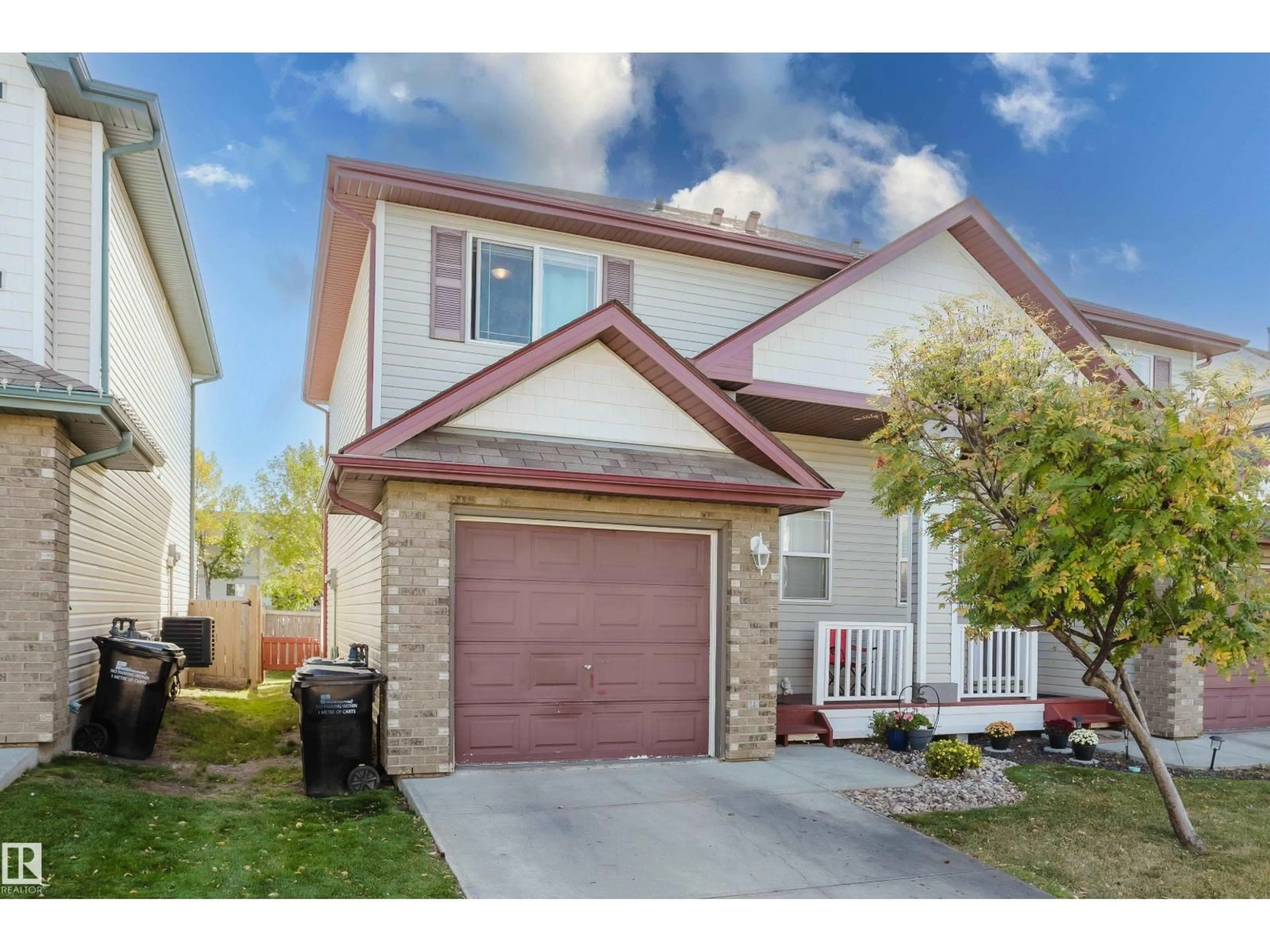Home with vinyl exterior material, street for 700 - 127 BOTHWELL DR, Sherwood Park Alberta T8H2W3