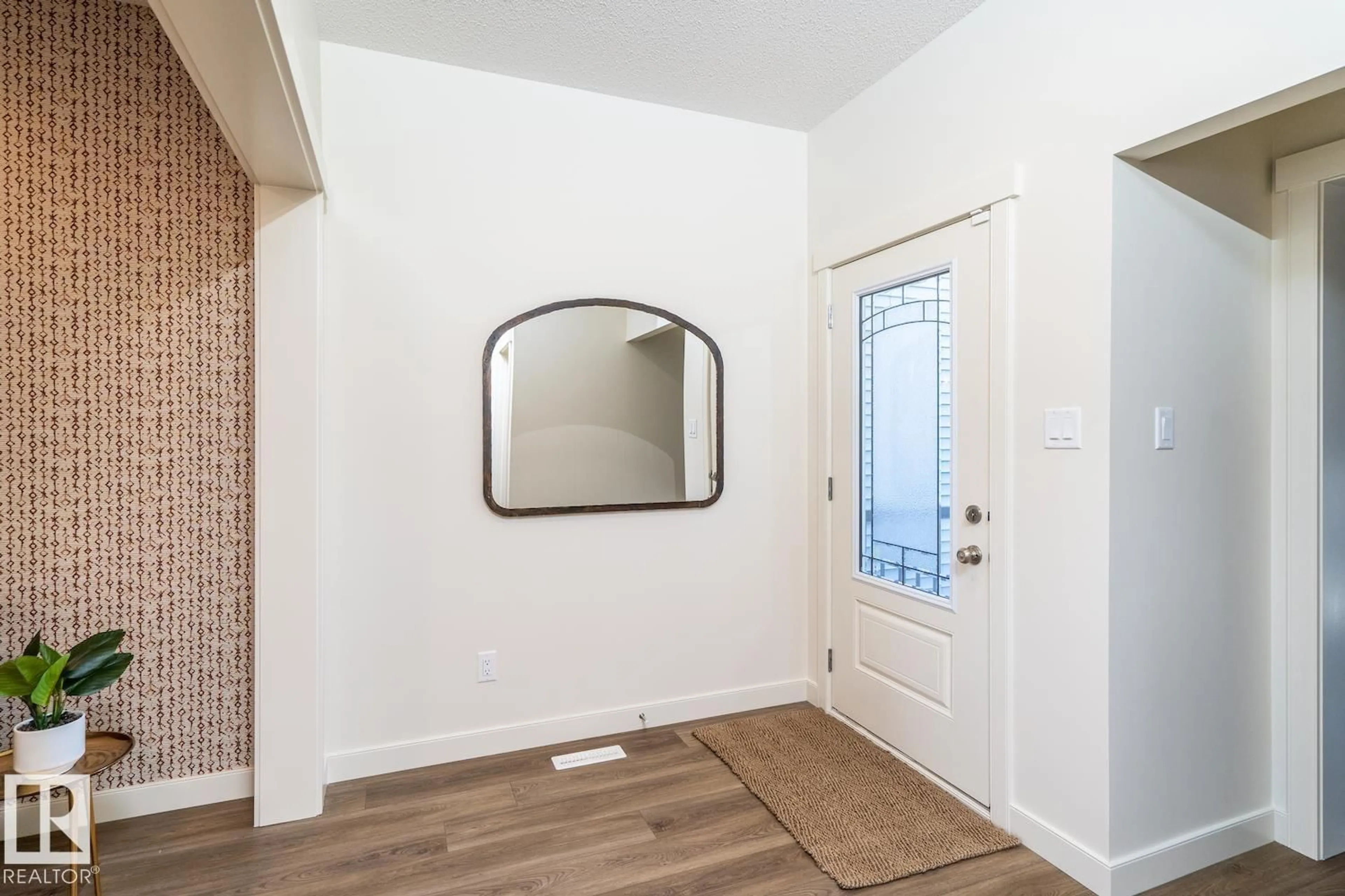 Indoor entryway for 6 JENNIFER CR, St. Albert Alberta T8N7Z6