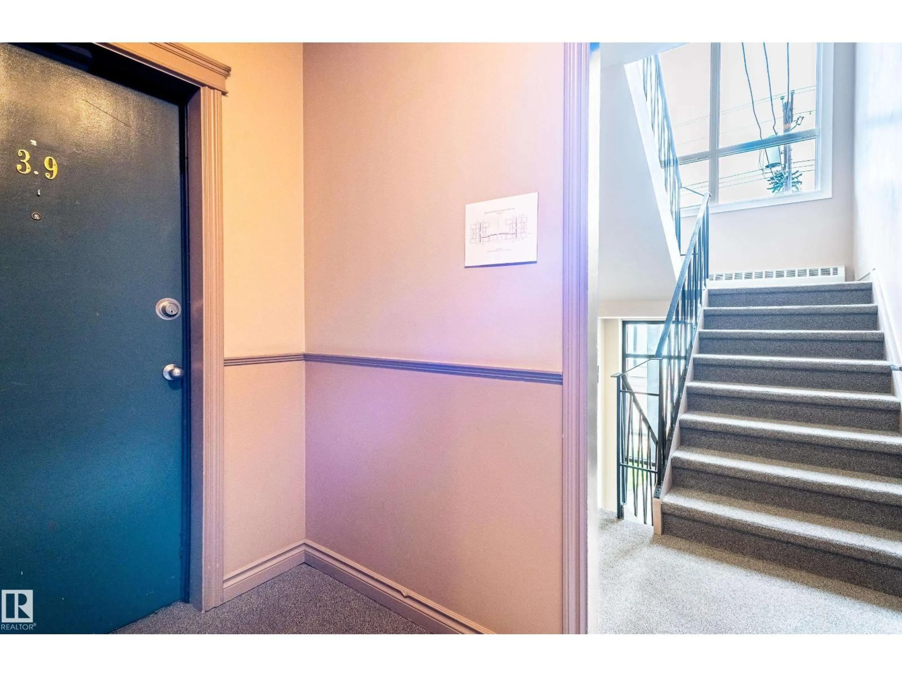 Indoor foyer for #39 - 11010 124 ST, Edmonton Alberta T5M0J3