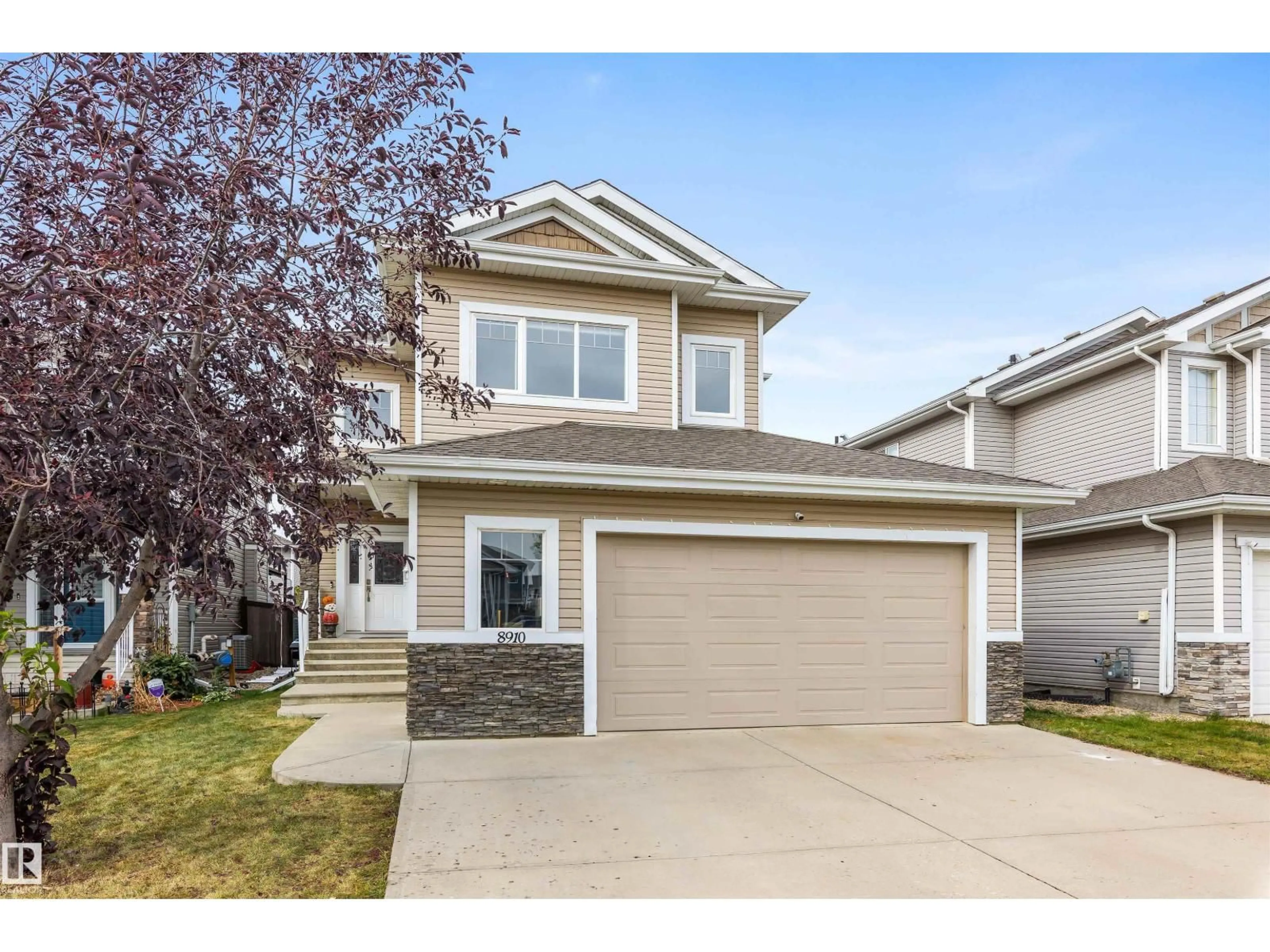 Home with vinyl exterior material, street for 8910 97 AV, Morinville Alberta T8R2N7