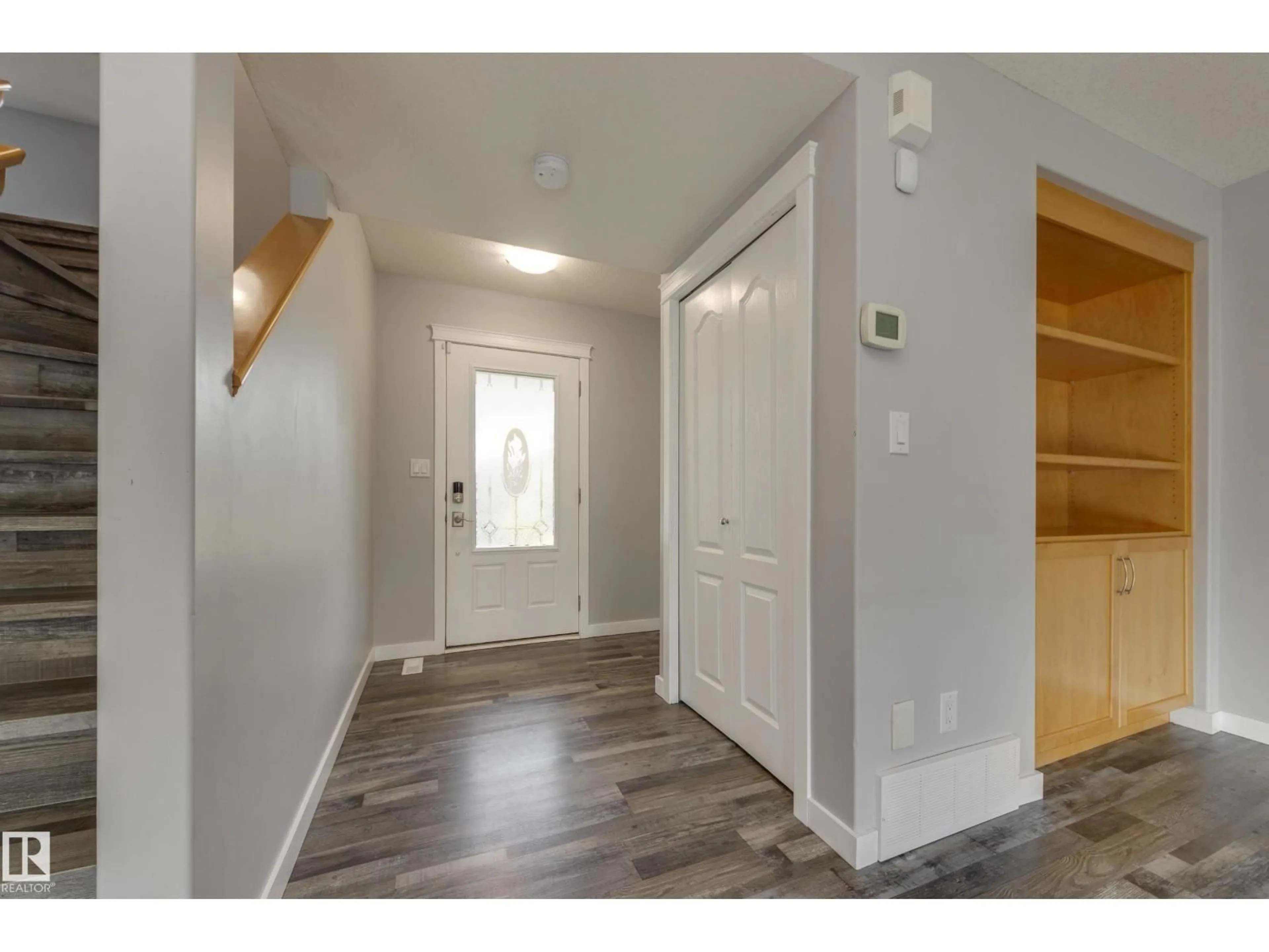 Indoor entryway for 129 RIDGEBROOK RD, Sherwood Park Alberta T8A6M1