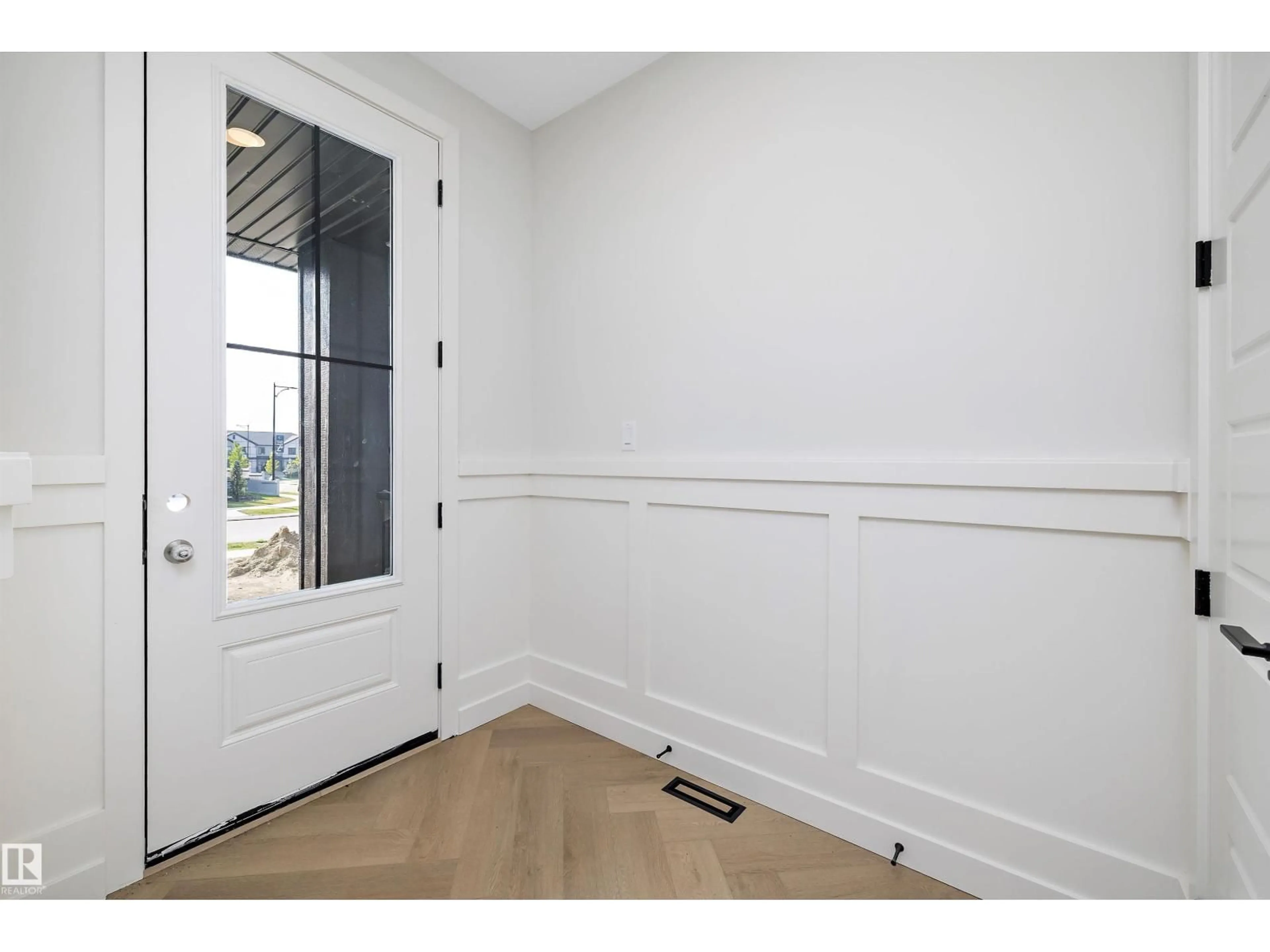 Indoor entryway for 22 CANNES CV, St. Albert Alberta T8T2C6
