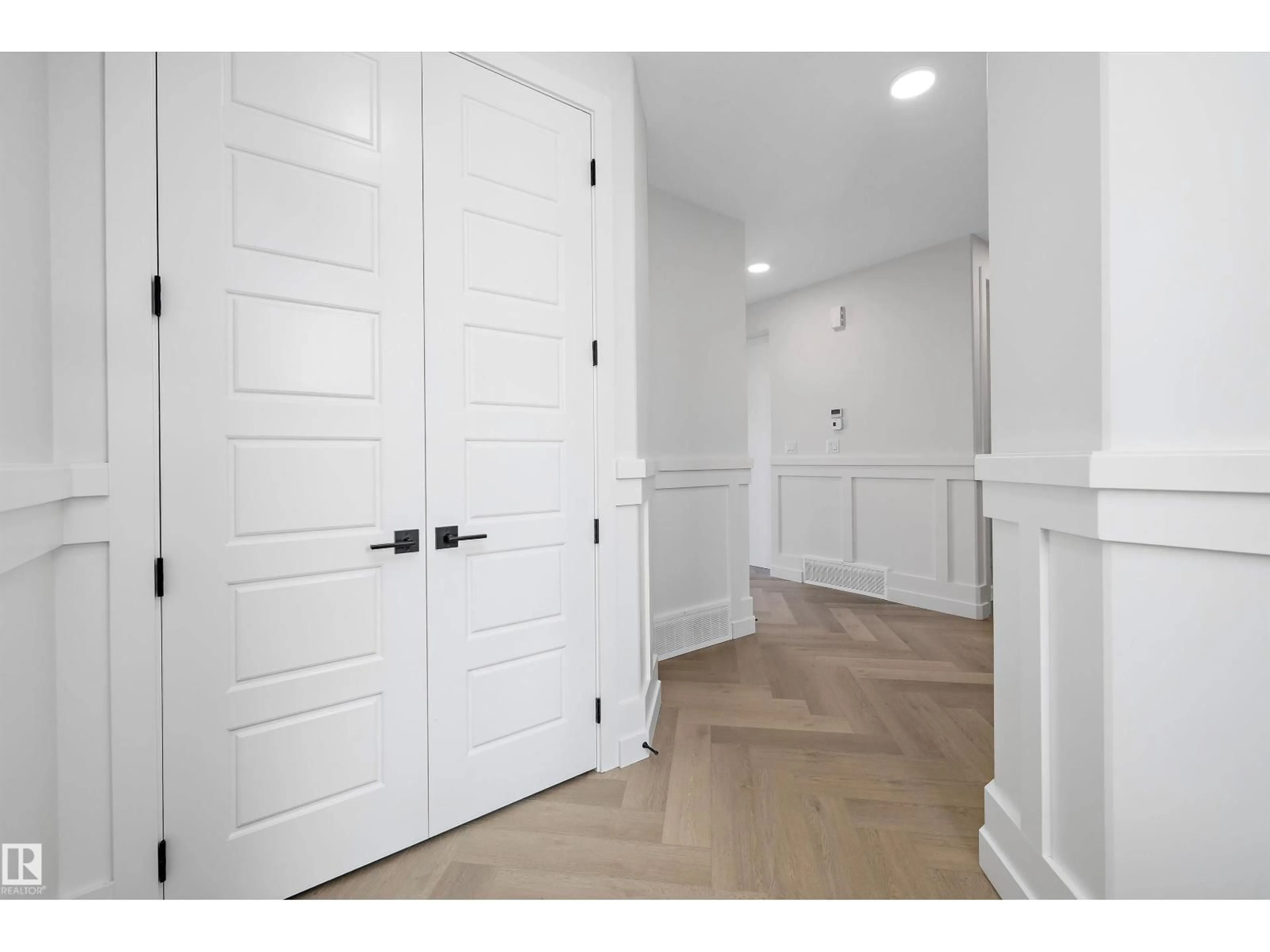 Indoor entryway for 22 CANNES CV, St. Albert Alberta T8T2C6