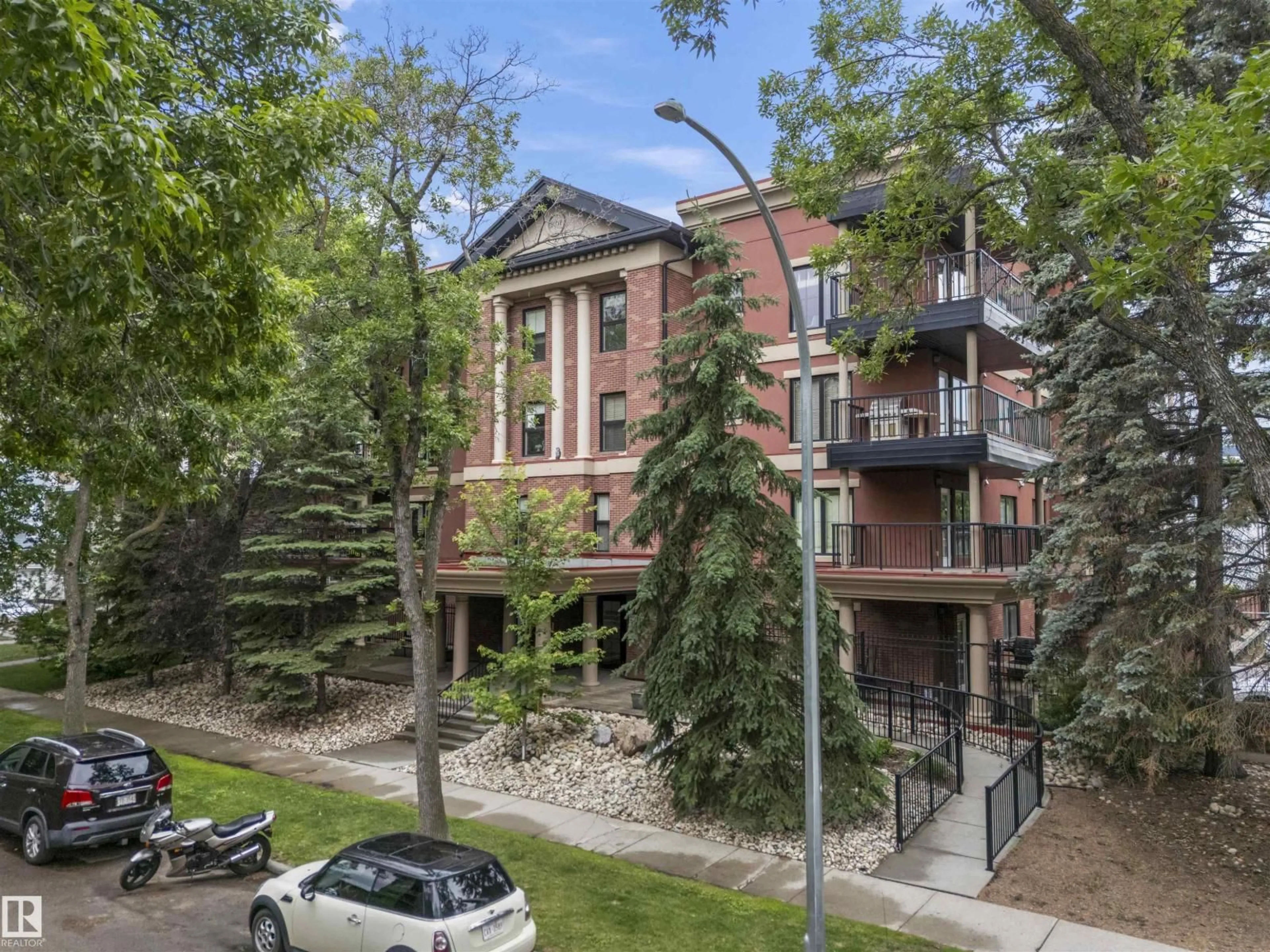 A pic from outside/outdoor area/front of a property/back of a property/a pic from drone, unknown for 405 - 10232 115 ST NW, Edmonton Alberta T5K1T8