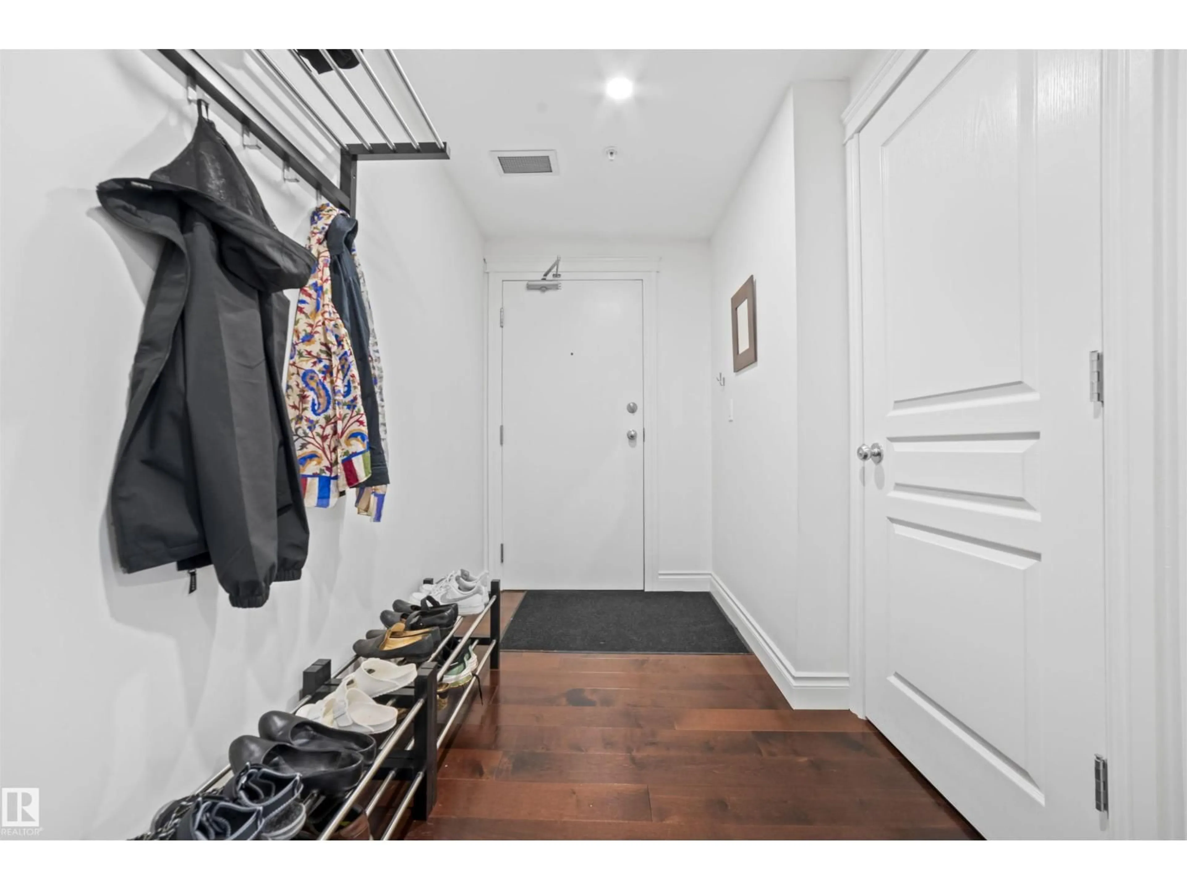 Indoor entryway for 405 - 10232 115 ST NW, Edmonton Alberta T5K1T8
