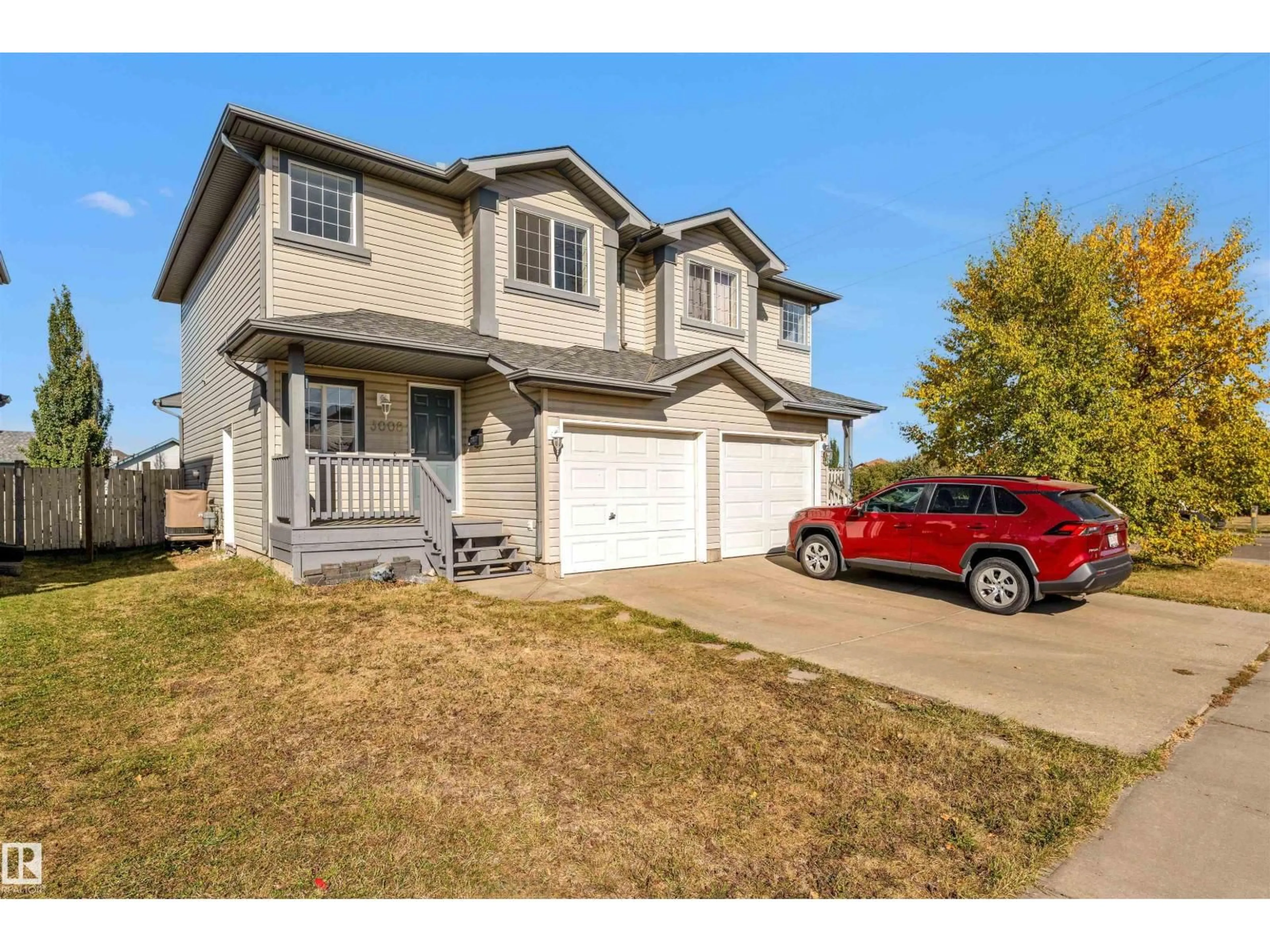 Home with vinyl exterior material, street for 3008 31 AV, Edmonton Alberta T6T1W9