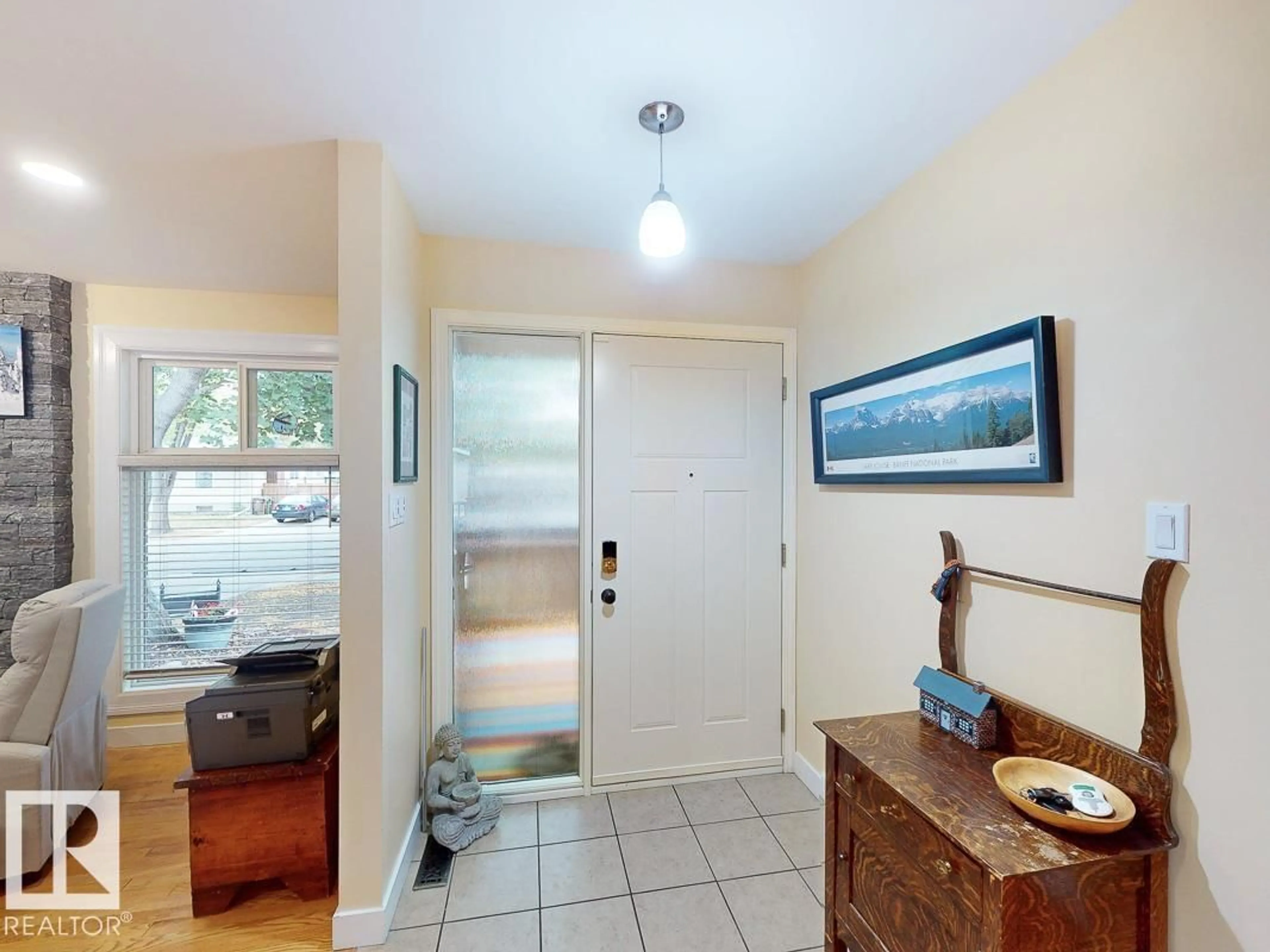 Indoor entryway for 74 FLINT CR, St. Albert Alberta T8N1Y8