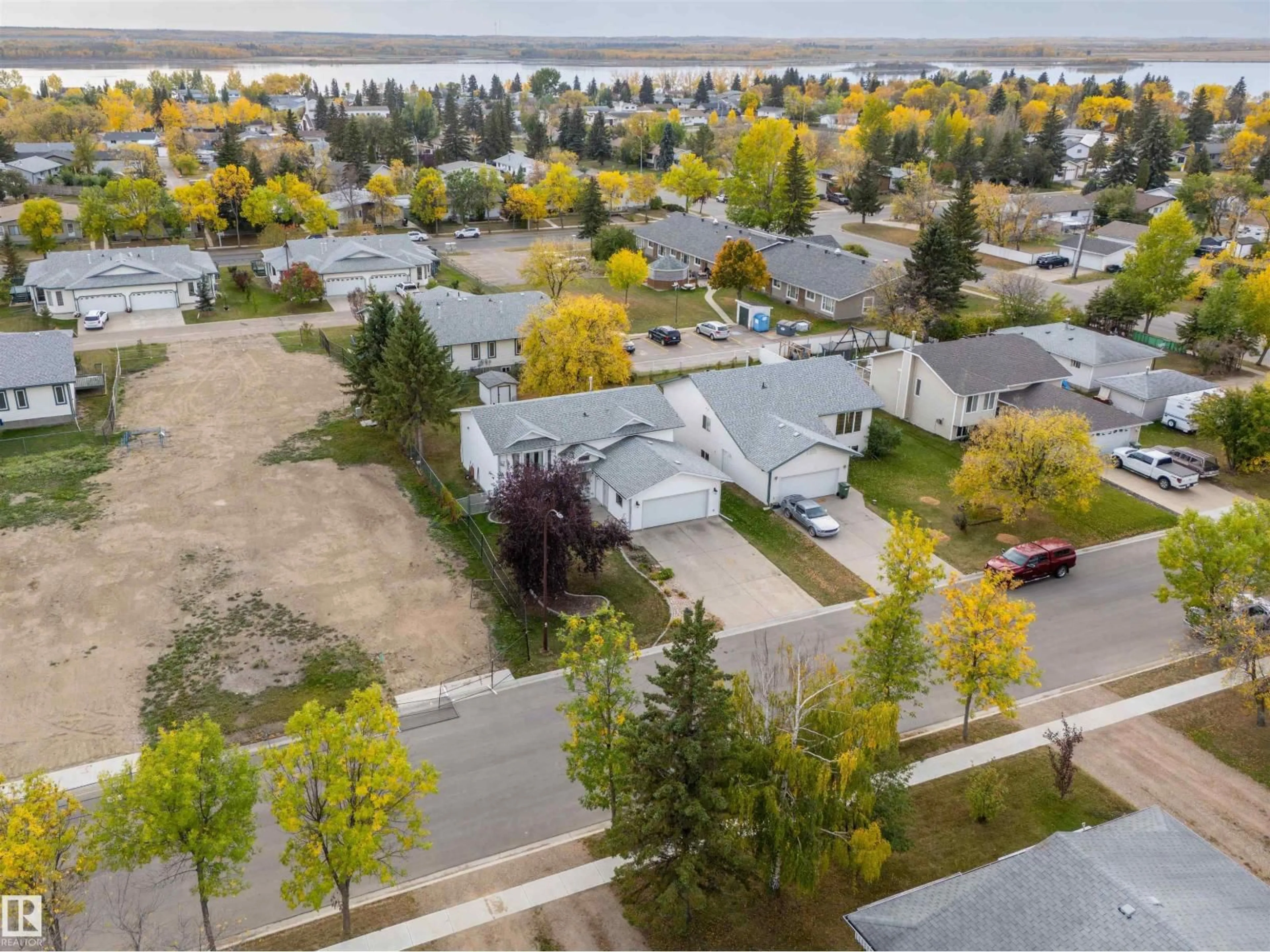 A pic from outside/outdoor area/front of a property/back of a property/a pic from drone, unknown for 4504 46 AV, Bonnyville Town Alberta T9N1M1