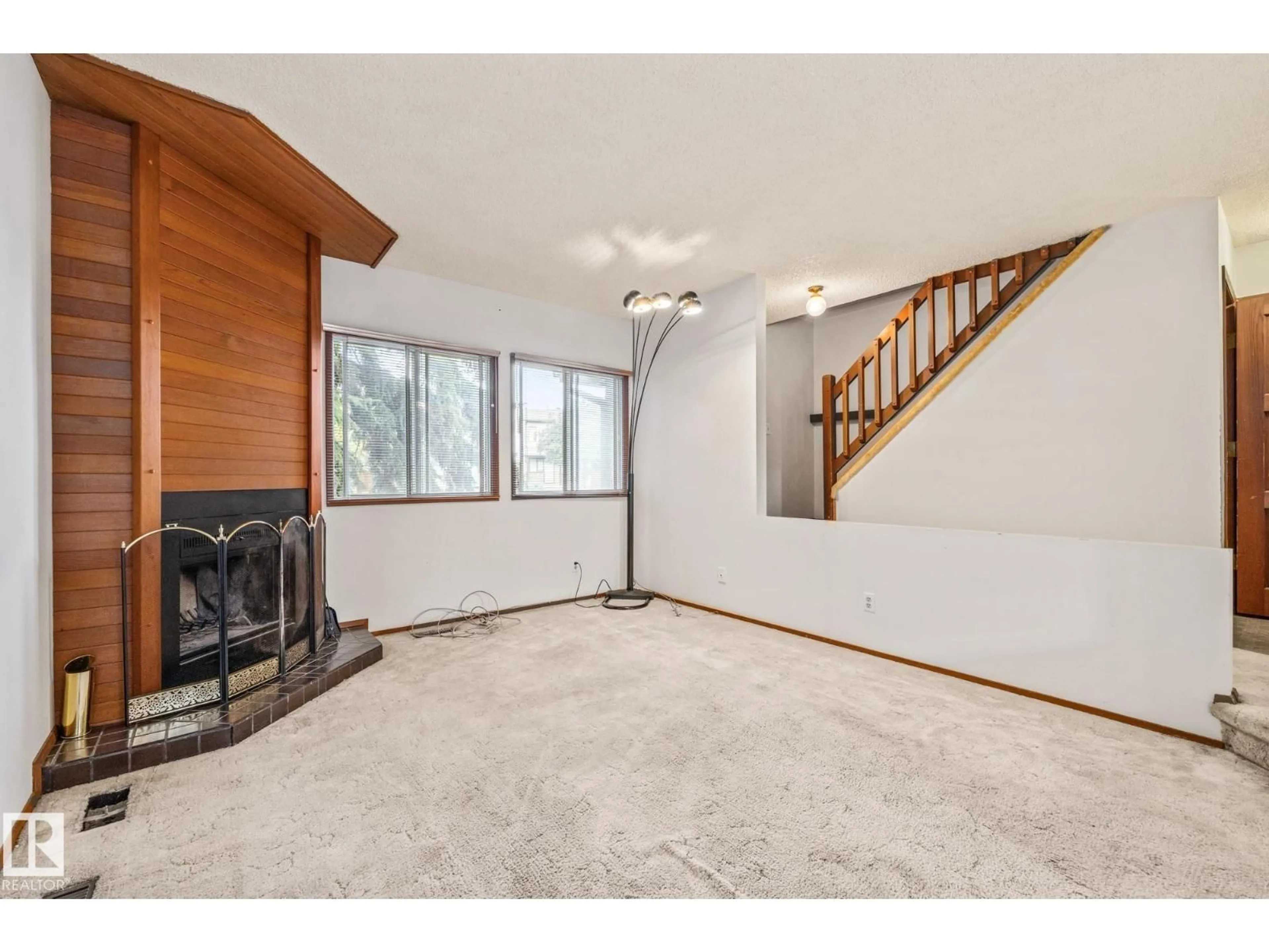 Unknown for 3511 42 AV, Edmonton Alberta T6L5C7