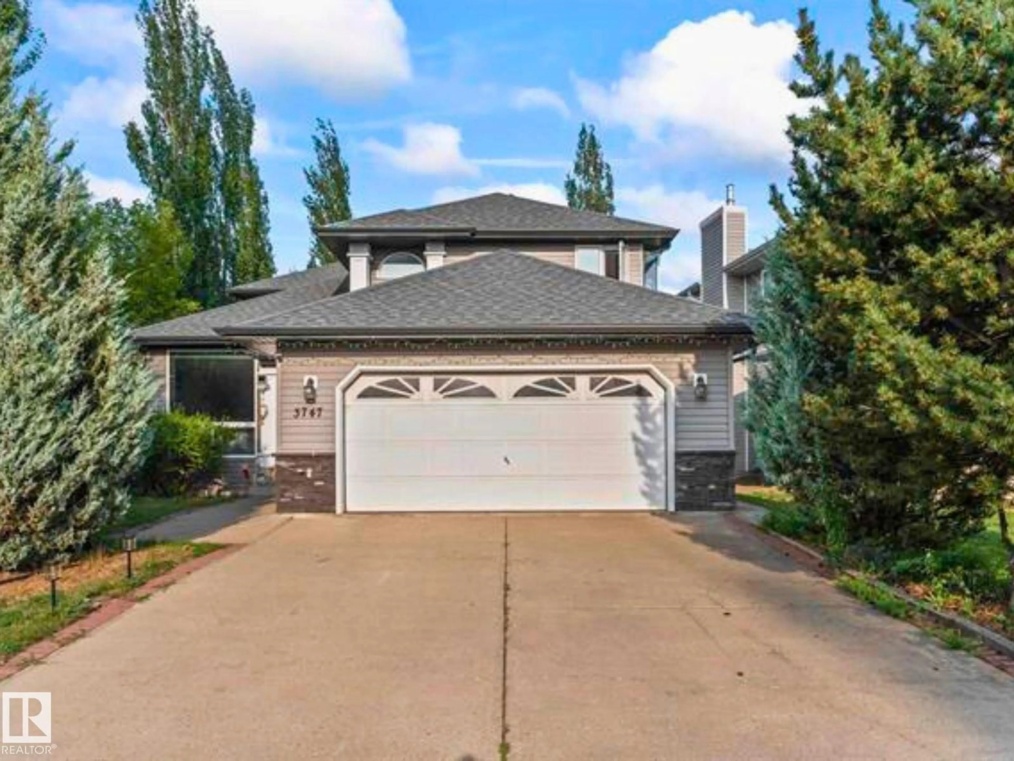 Home with vinyl exterior material, street for 3747 30 ST, Edmonton Alberta T6T1H7