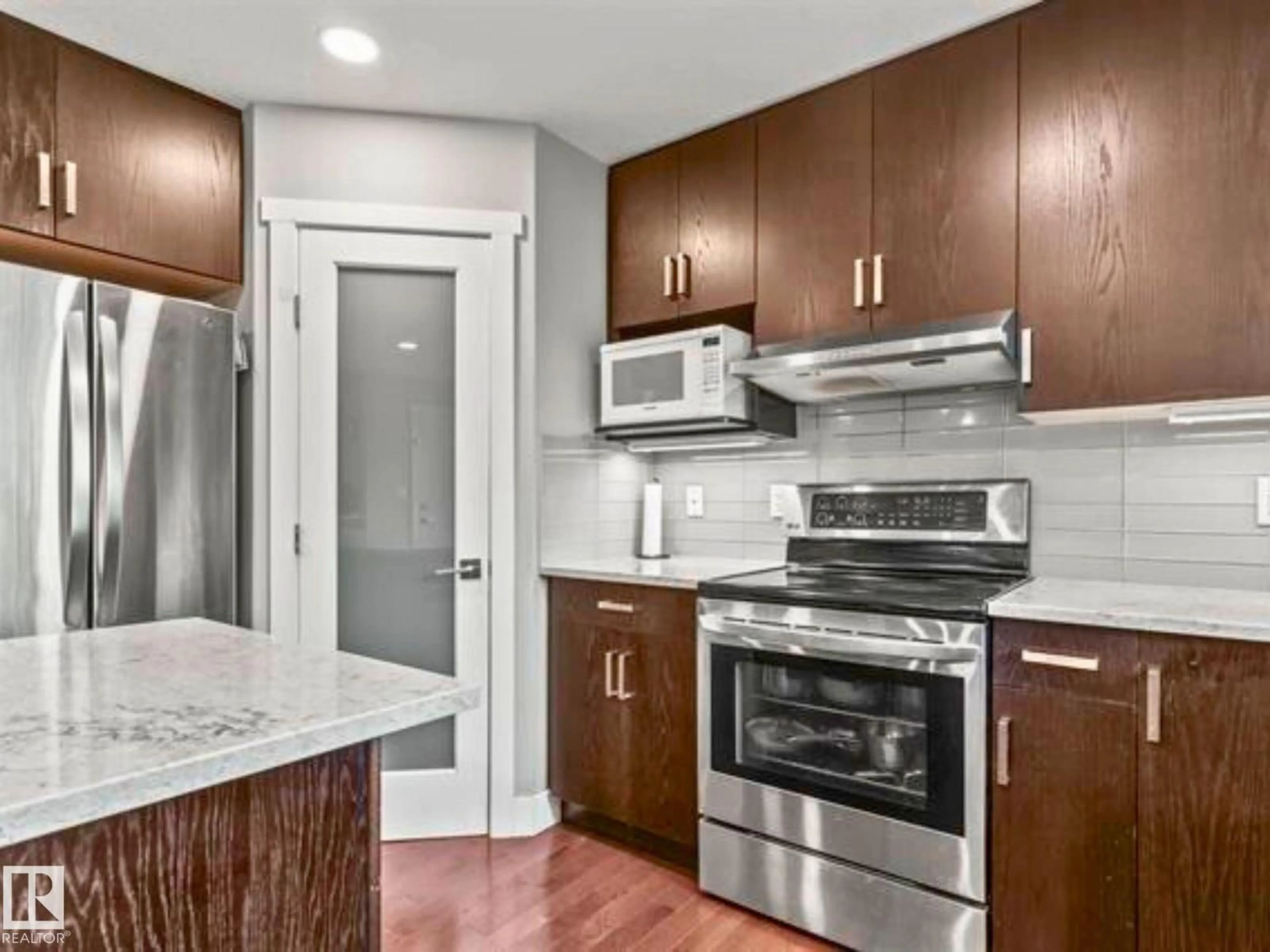 Unknown for 3747 30 ST, Edmonton Alberta T6T1H7