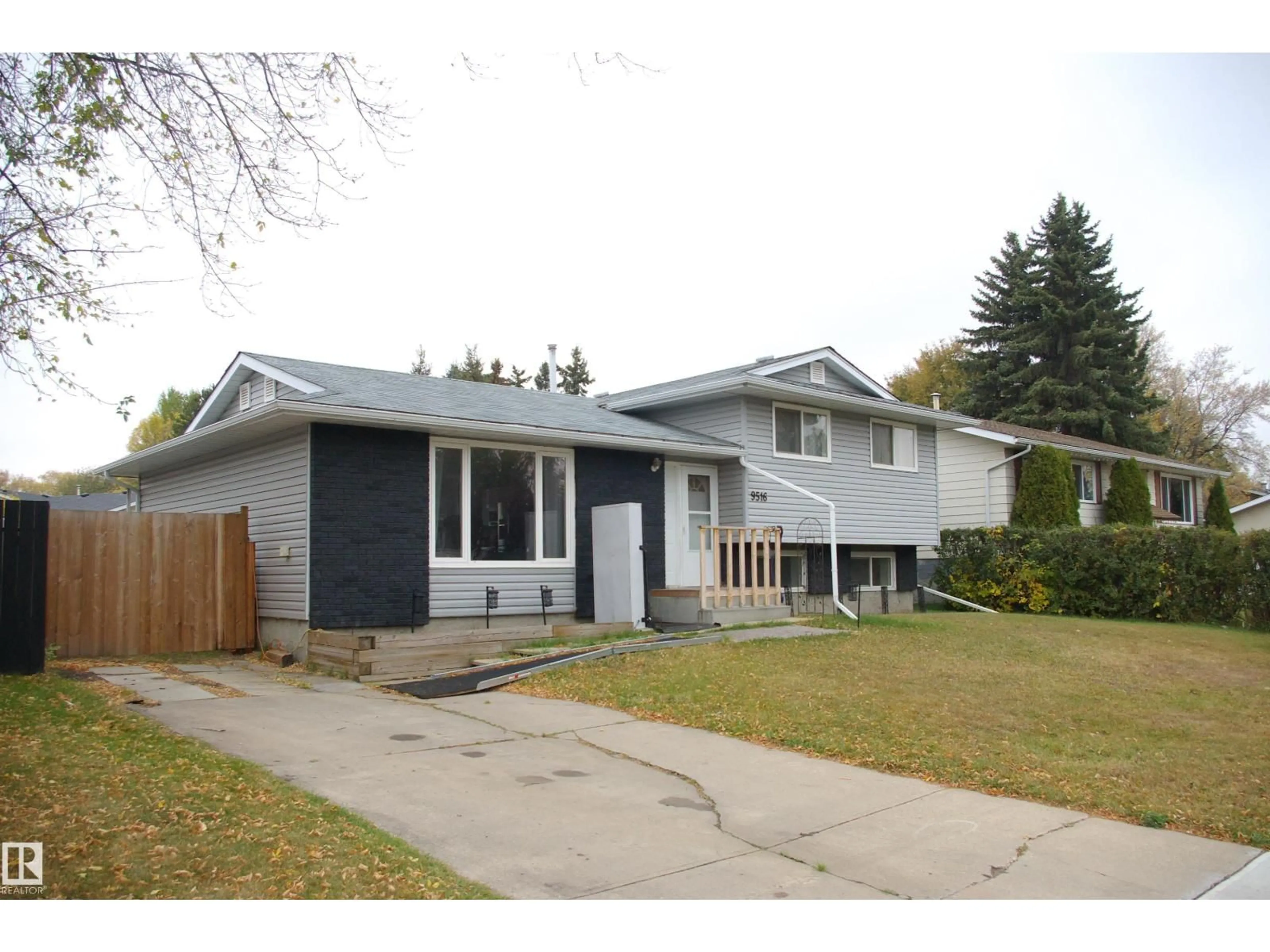 Home with vinyl exterior material, street for 9516 97 ST, Morinville Alberta T8R1H4