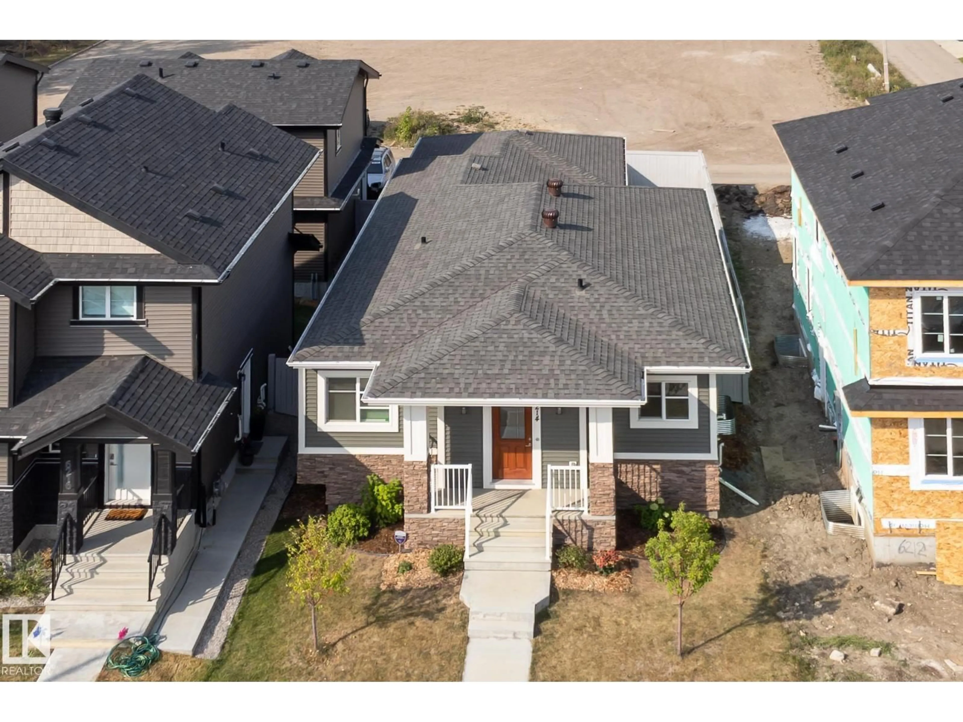 A pic from outside/outdoor area/front of a property/back of a property/a pic from drone, street for 6214 HAMPTON GRAY AV, Edmonton Alberta T5E6X6