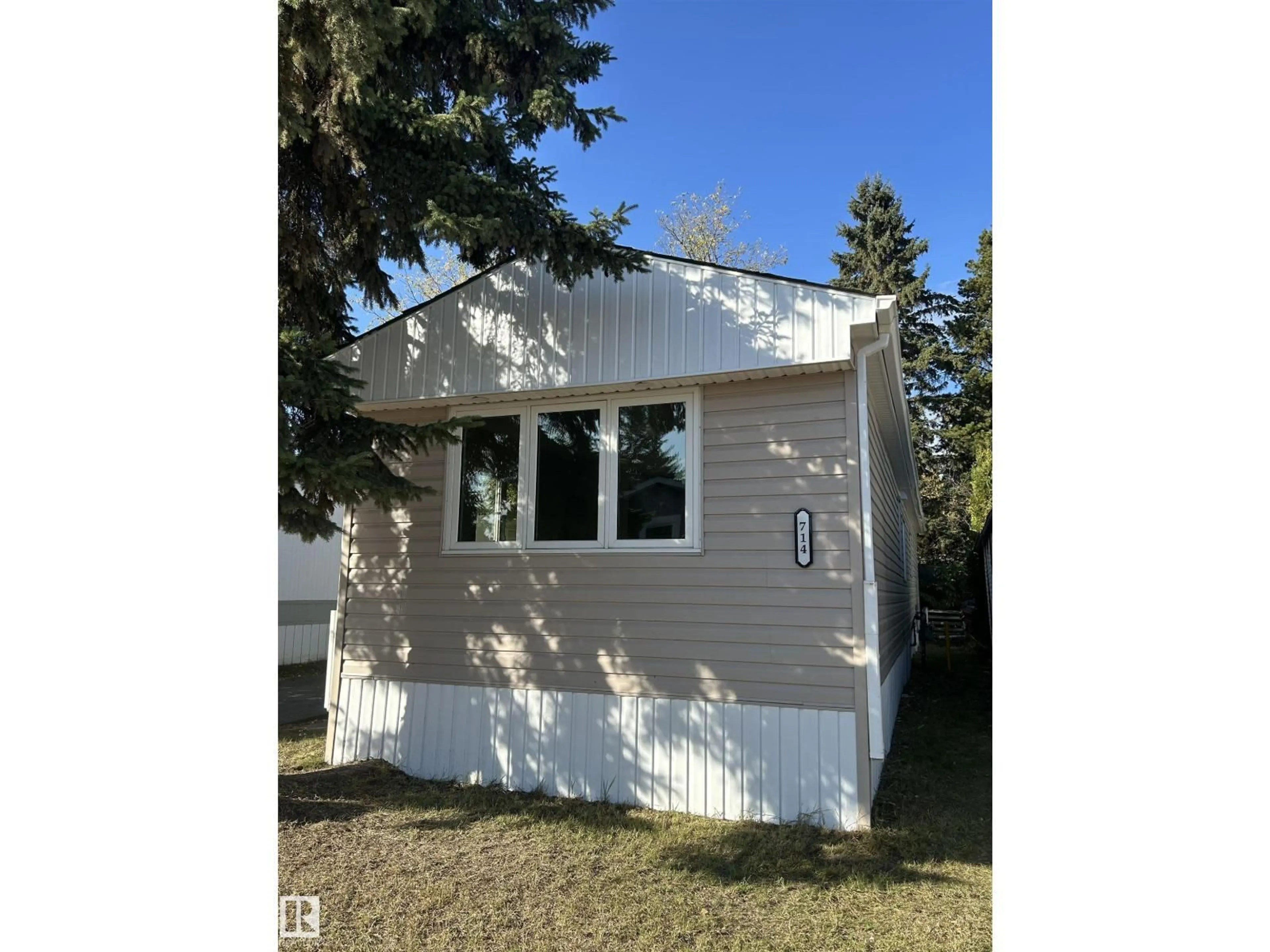 Shed for 714 WEST RIDGE PL, Edmonton Alberta T5S1T5