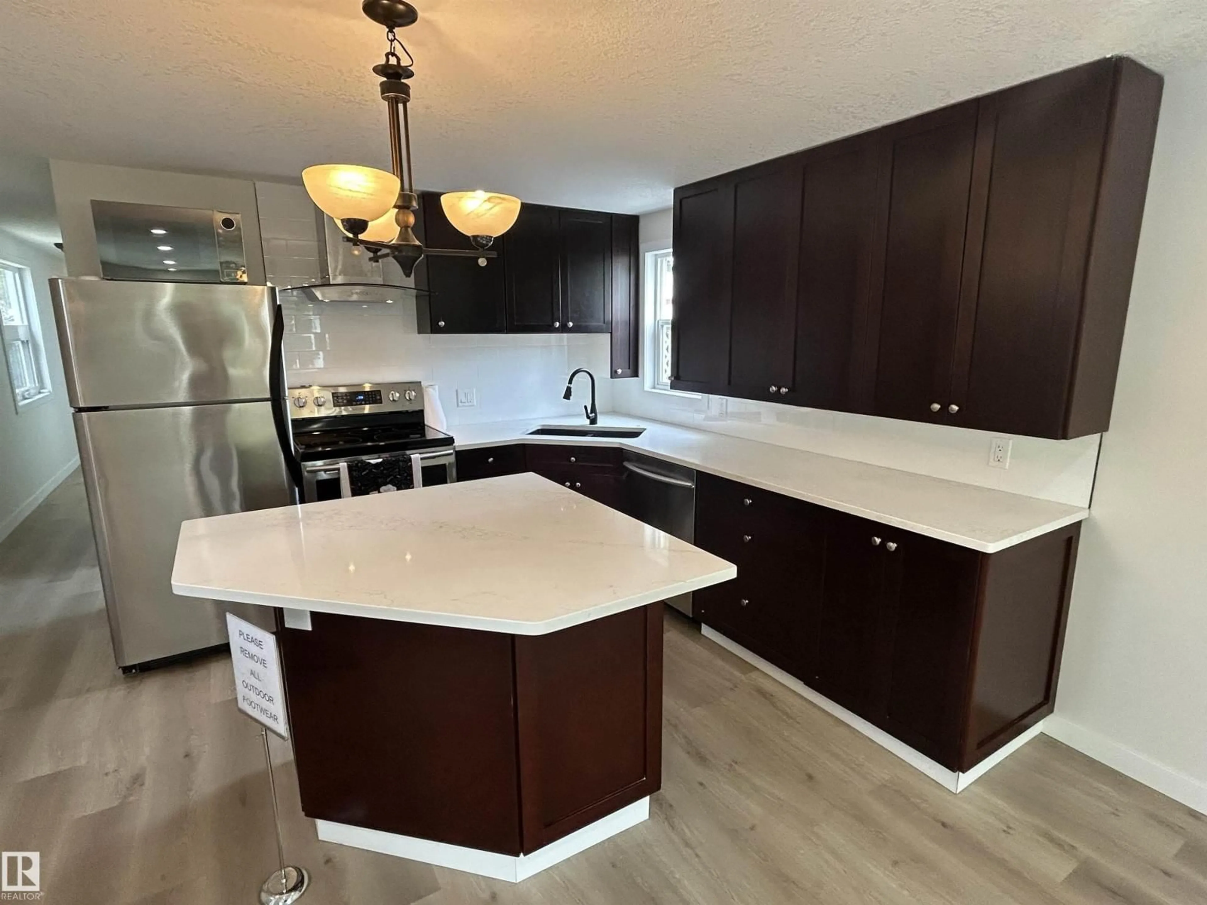 Open concept kitchen, unknown for 714 WEST RIDGE PL, Edmonton Alberta T5S1T5