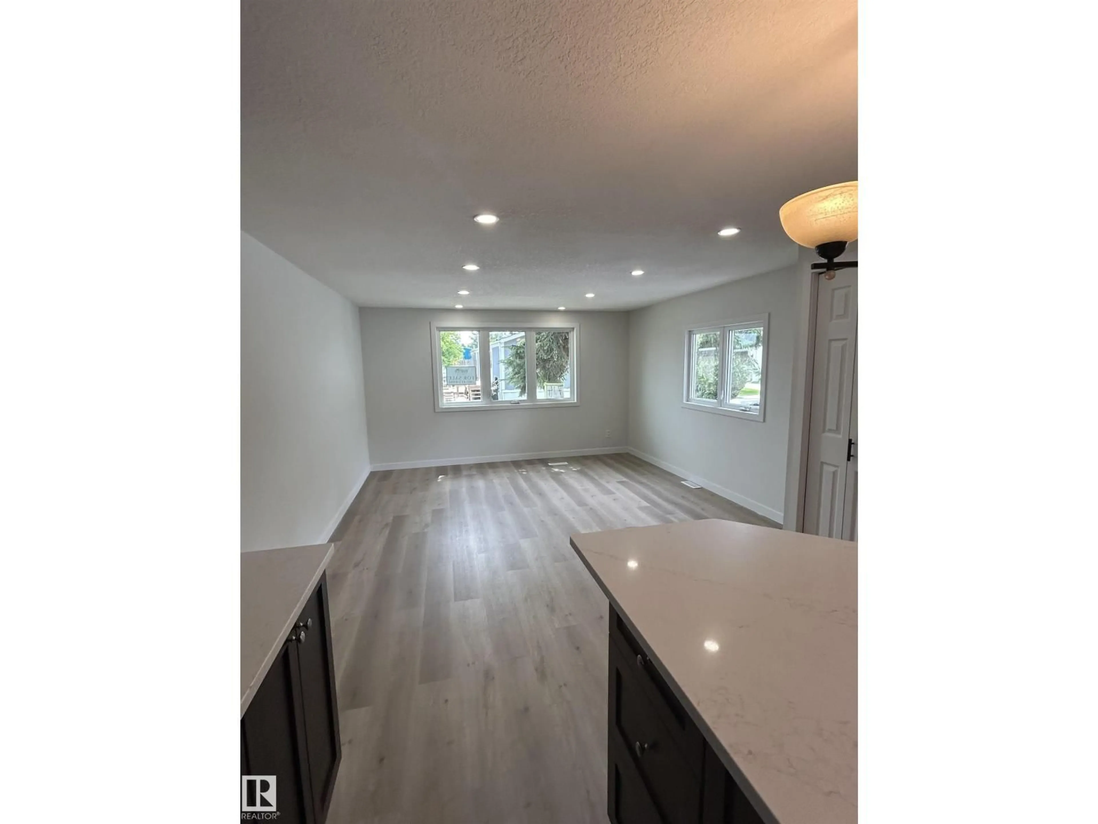 A pic of a room for 714 WEST RIDGE PL, Edmonton Alberta T5S1T5