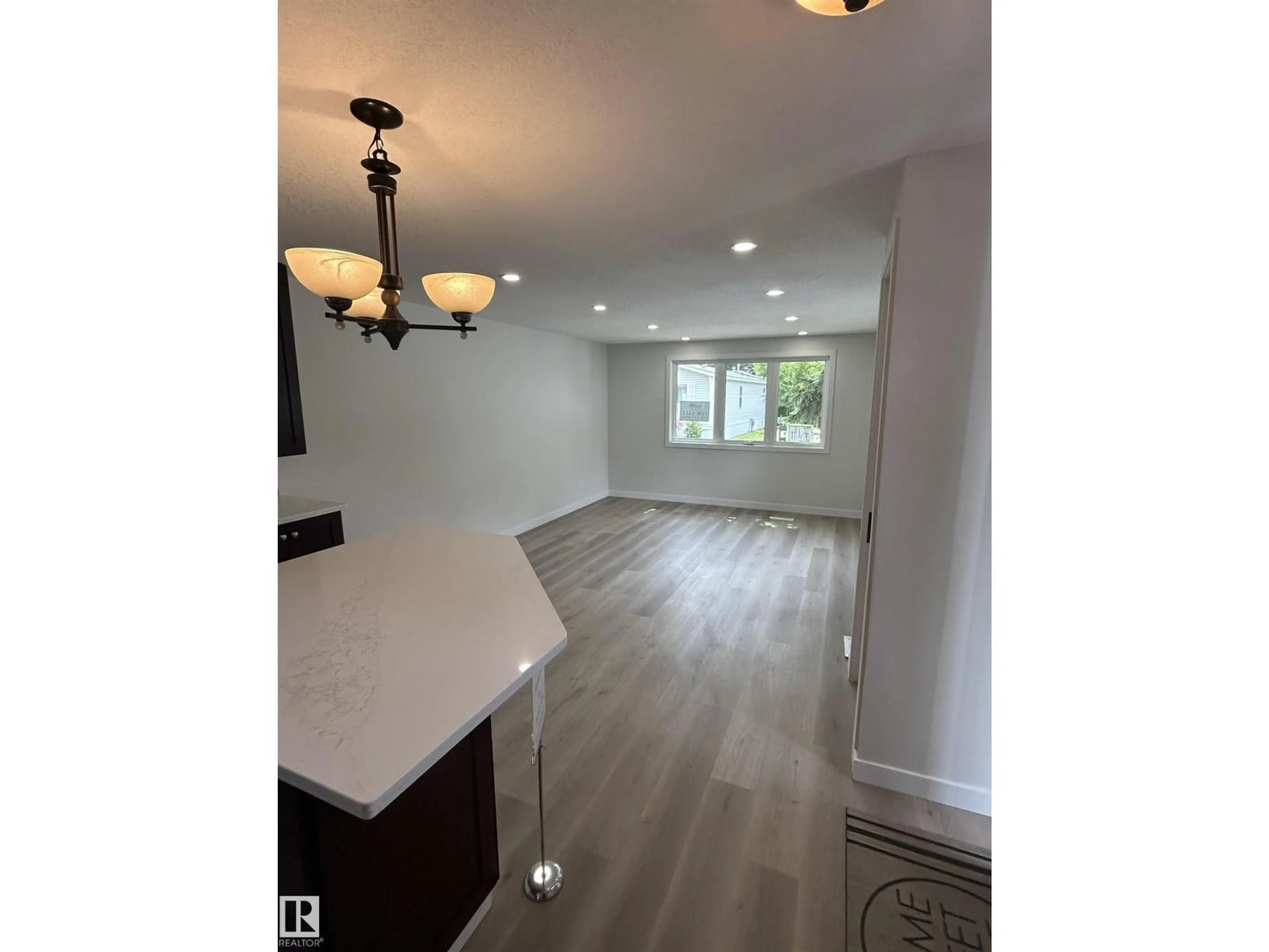 A pic of a room for 714 WEST RIDGE PL, Edmonton Alberta T5S1T5