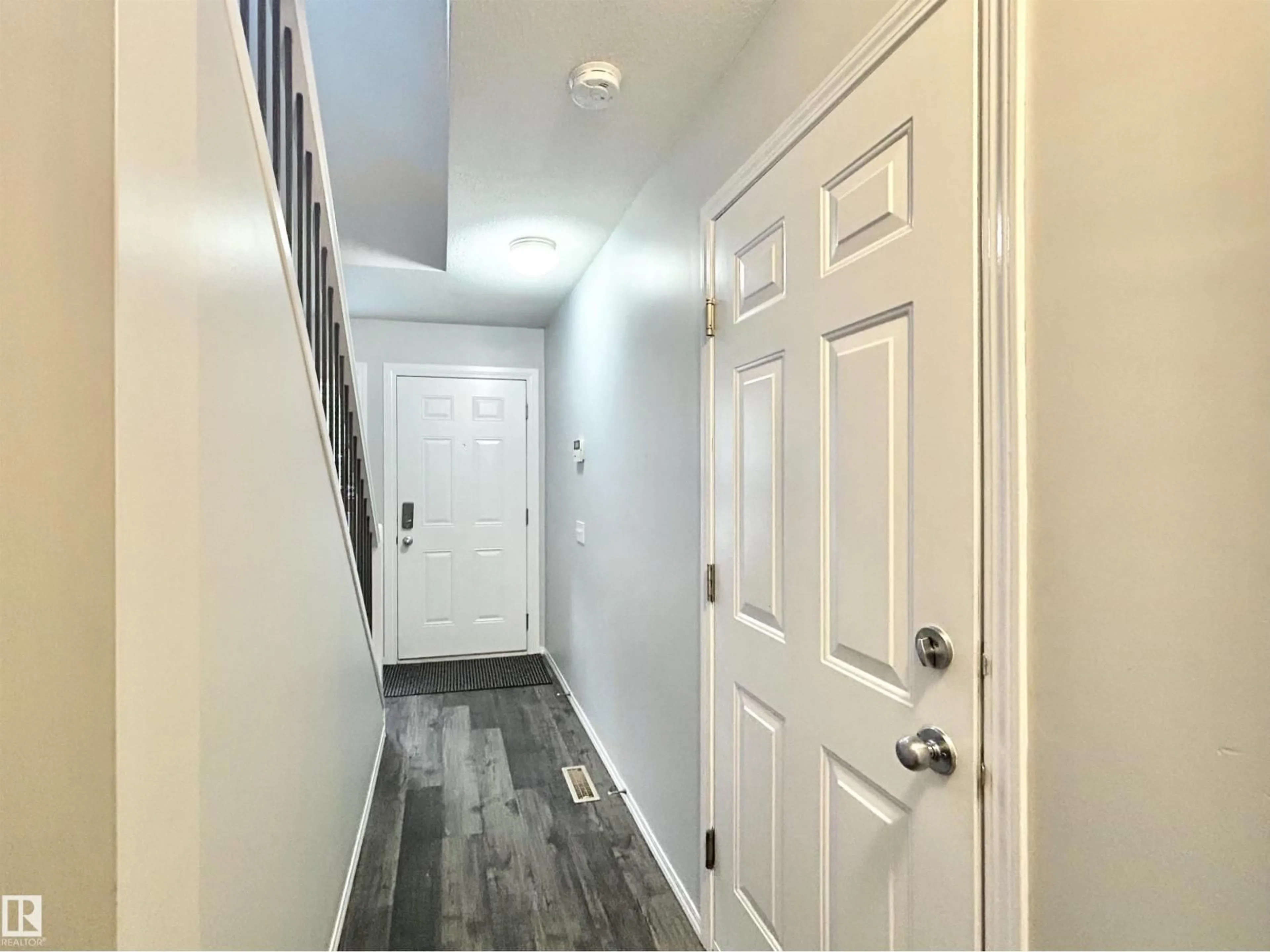 Indoor entryway for 29 16823 84 ST NW, Edmonton Alberta T5Z3S4