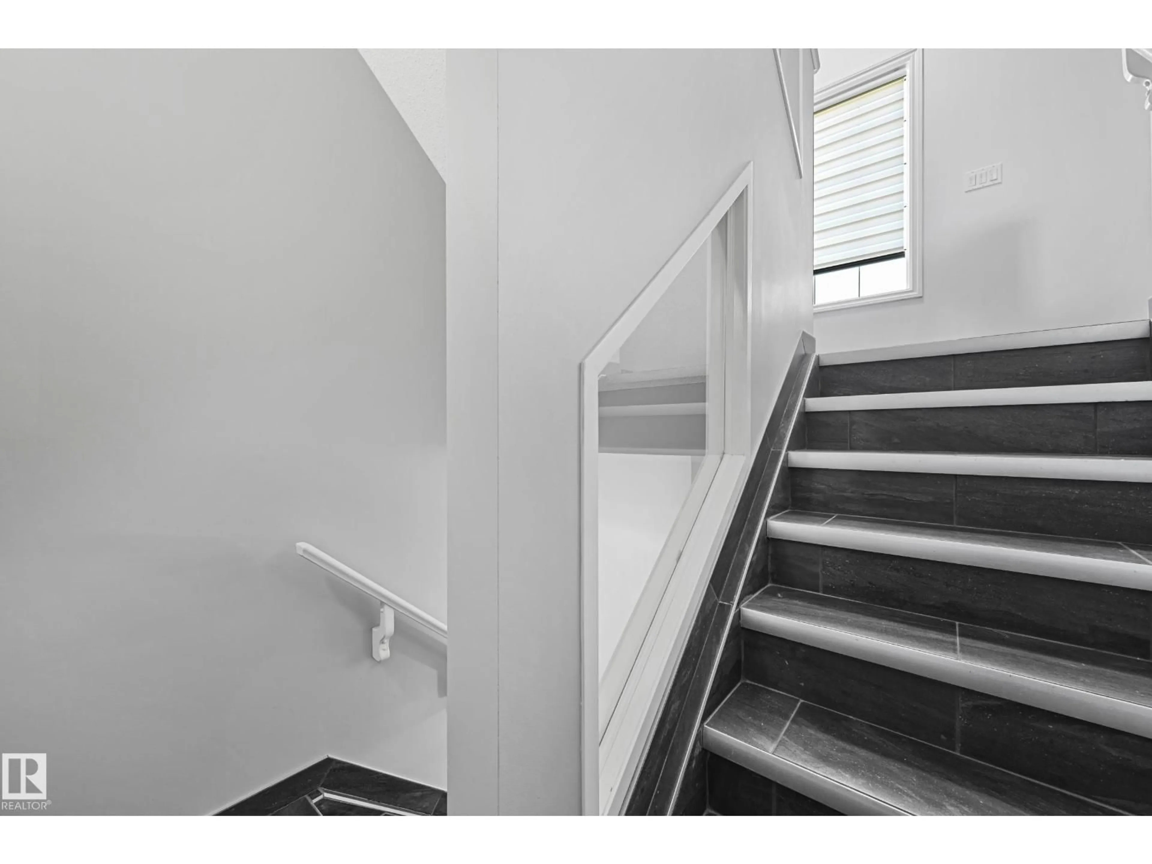 Stairs for #91 - 13825 155 AVE, Edmonton Alberta T6V0B8