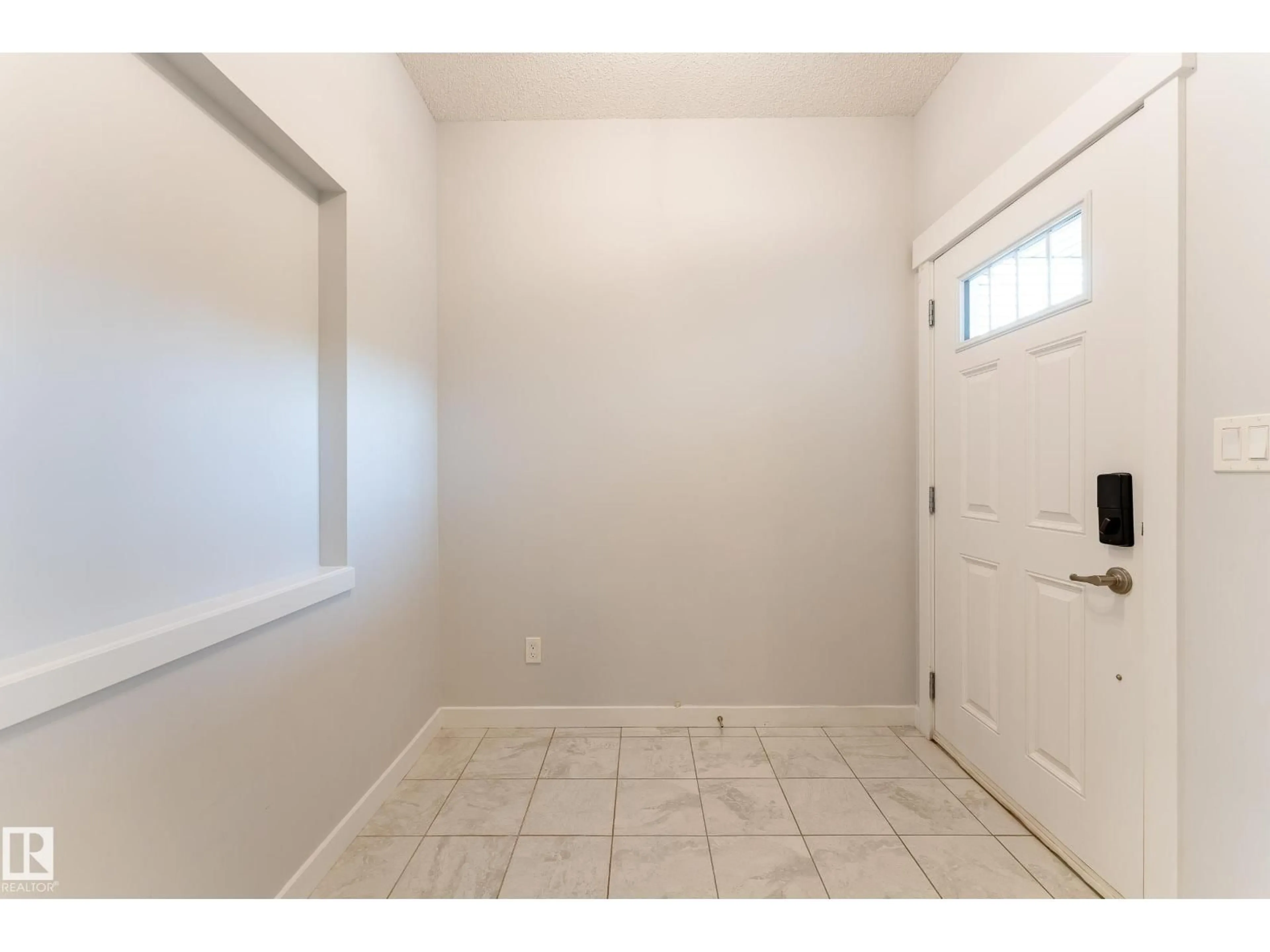 Indoor entryway for 2402 KELLY CIRCLE, Edmonton Alberta T6W4G3