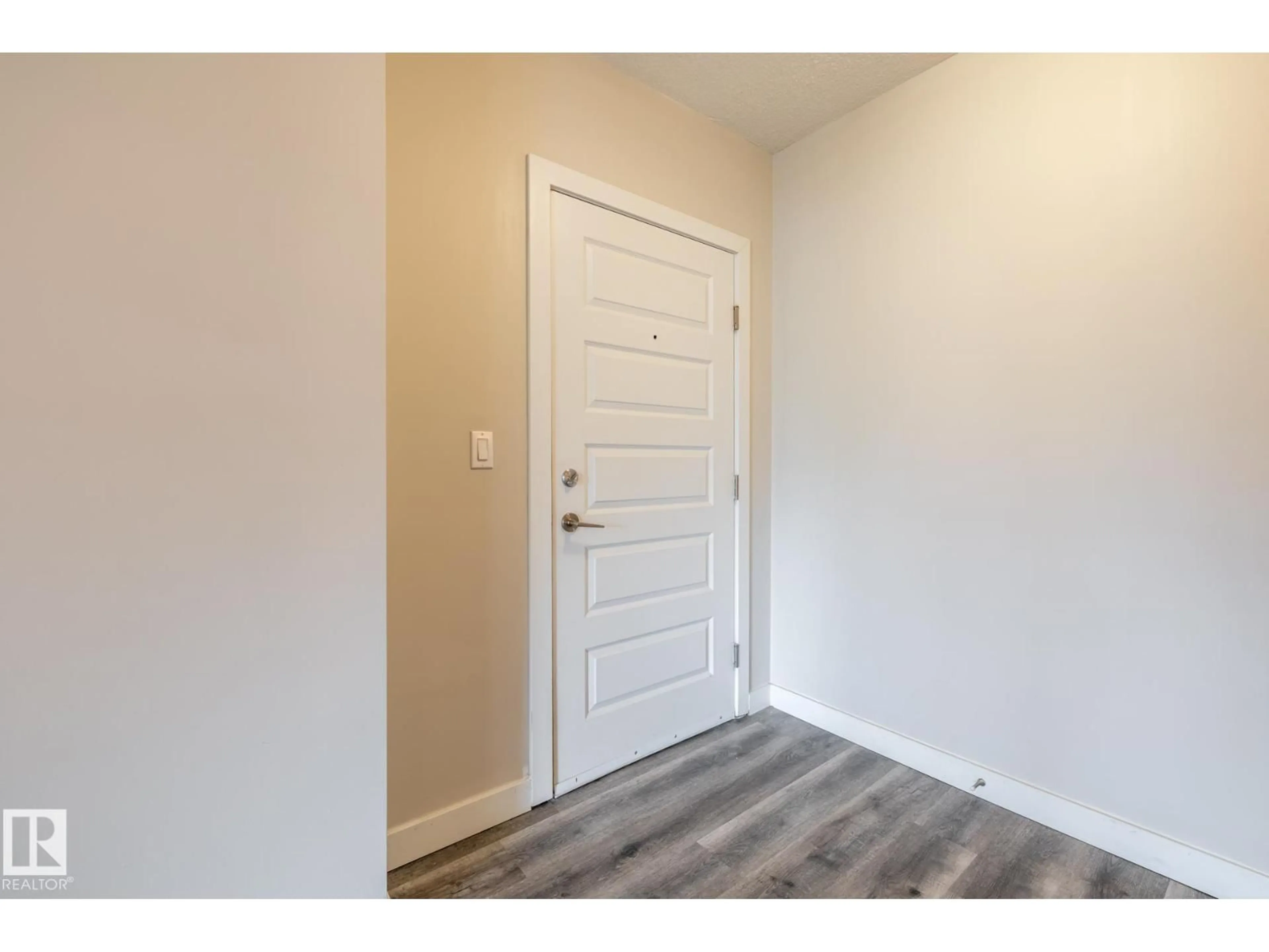 Indoor entryway for 130 5151 WINDERMERE BV, Edmonton Alberta T6W2K4