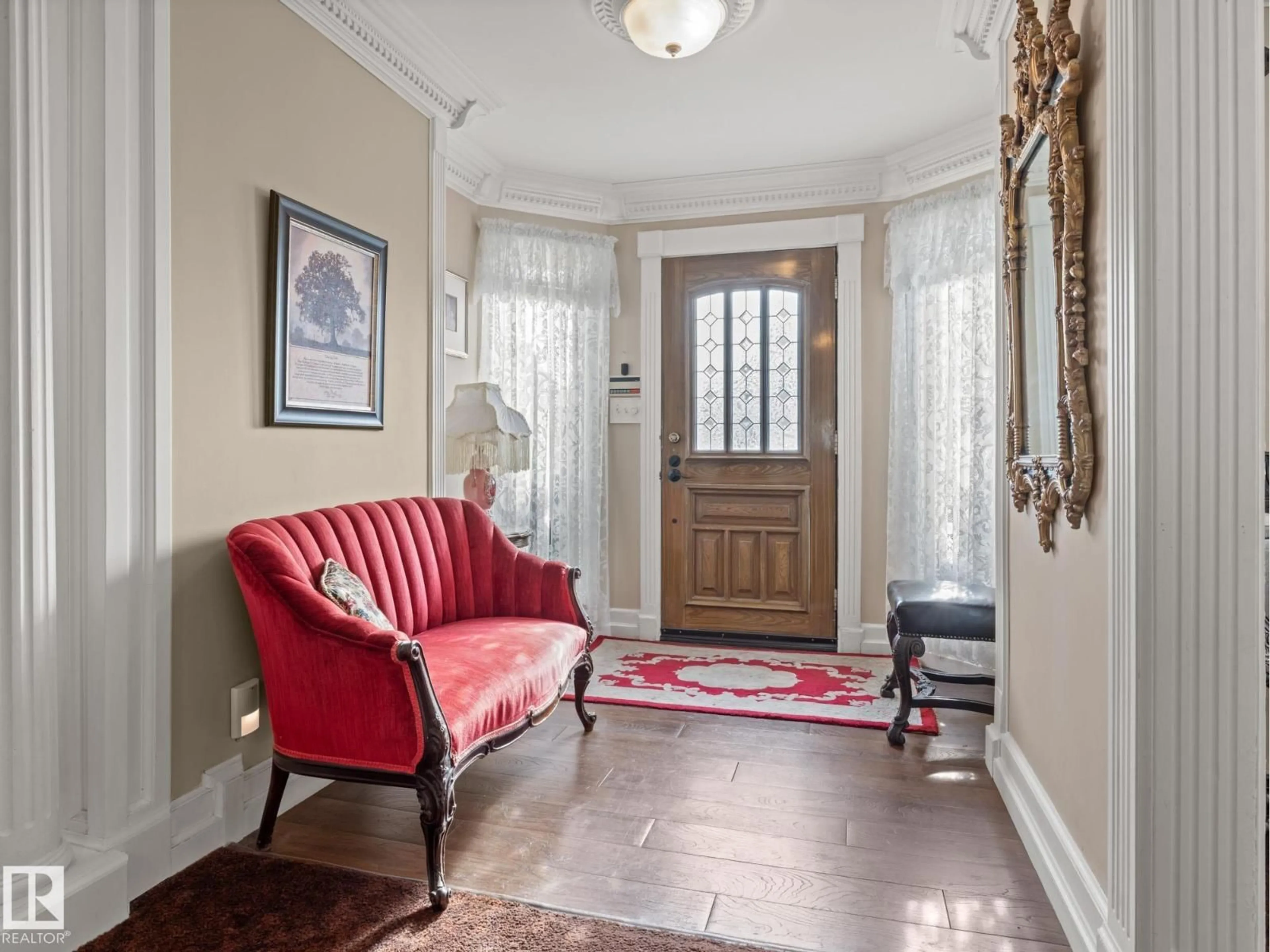 Indoor entryway for 11708 44 AV, Edmonton Alberta T6J0Z6