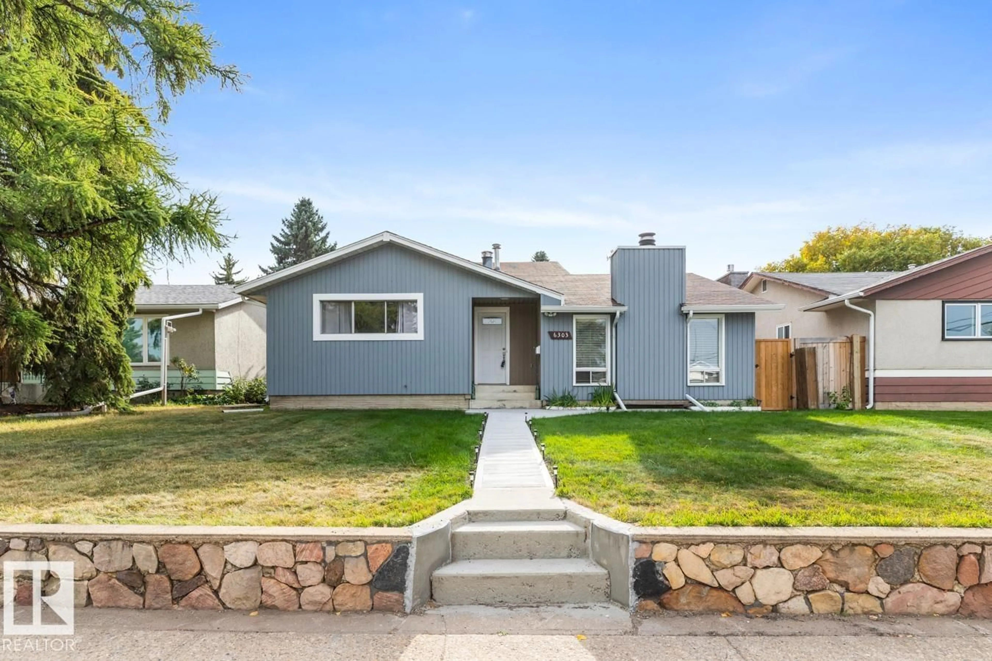 Home with vinyl exterior material, street for 6303 89 AV, Edmonton Alberta T6B2G5