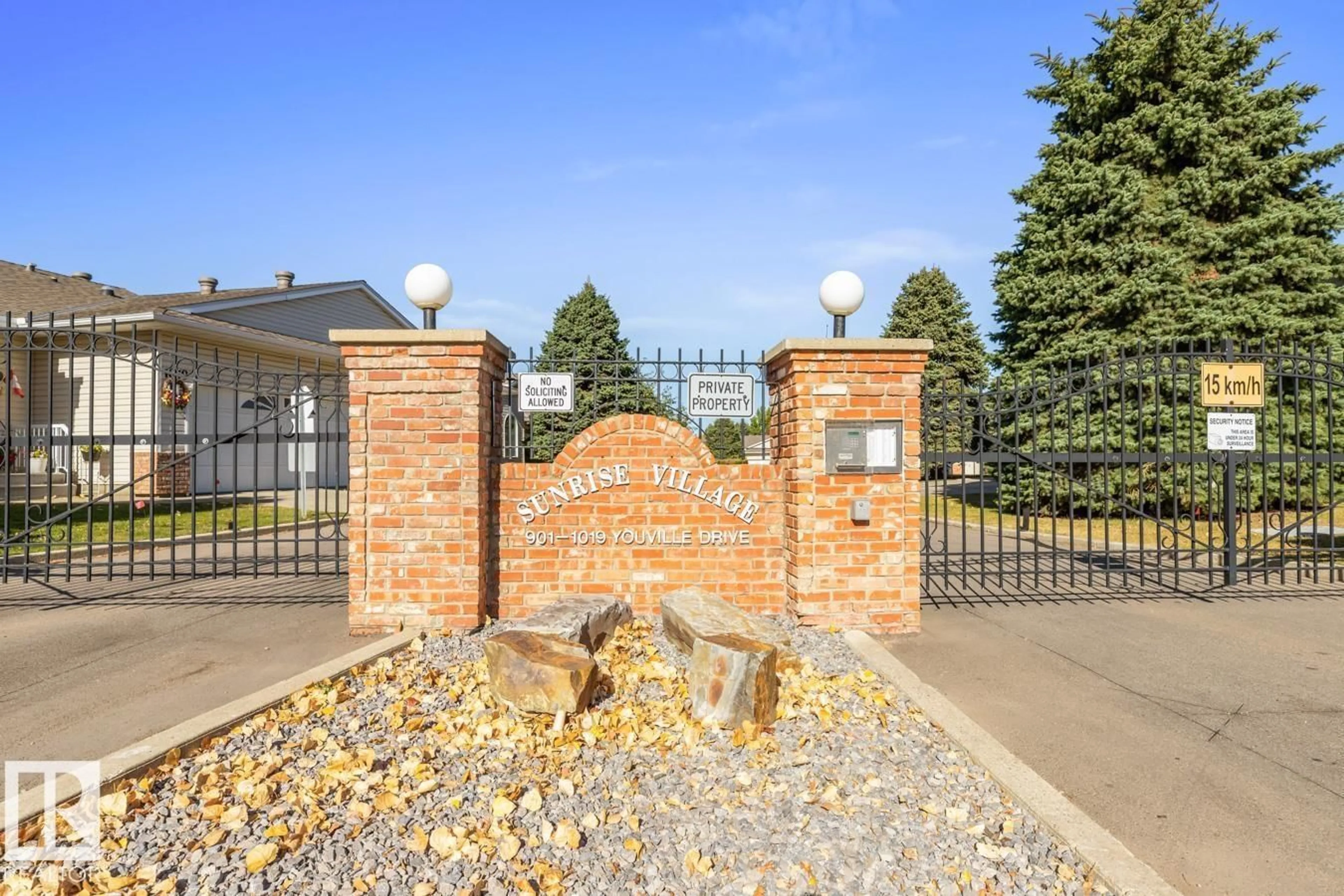 Unknown for 935 YOUVILLE DR, Edmonton Alberta T6L6T2