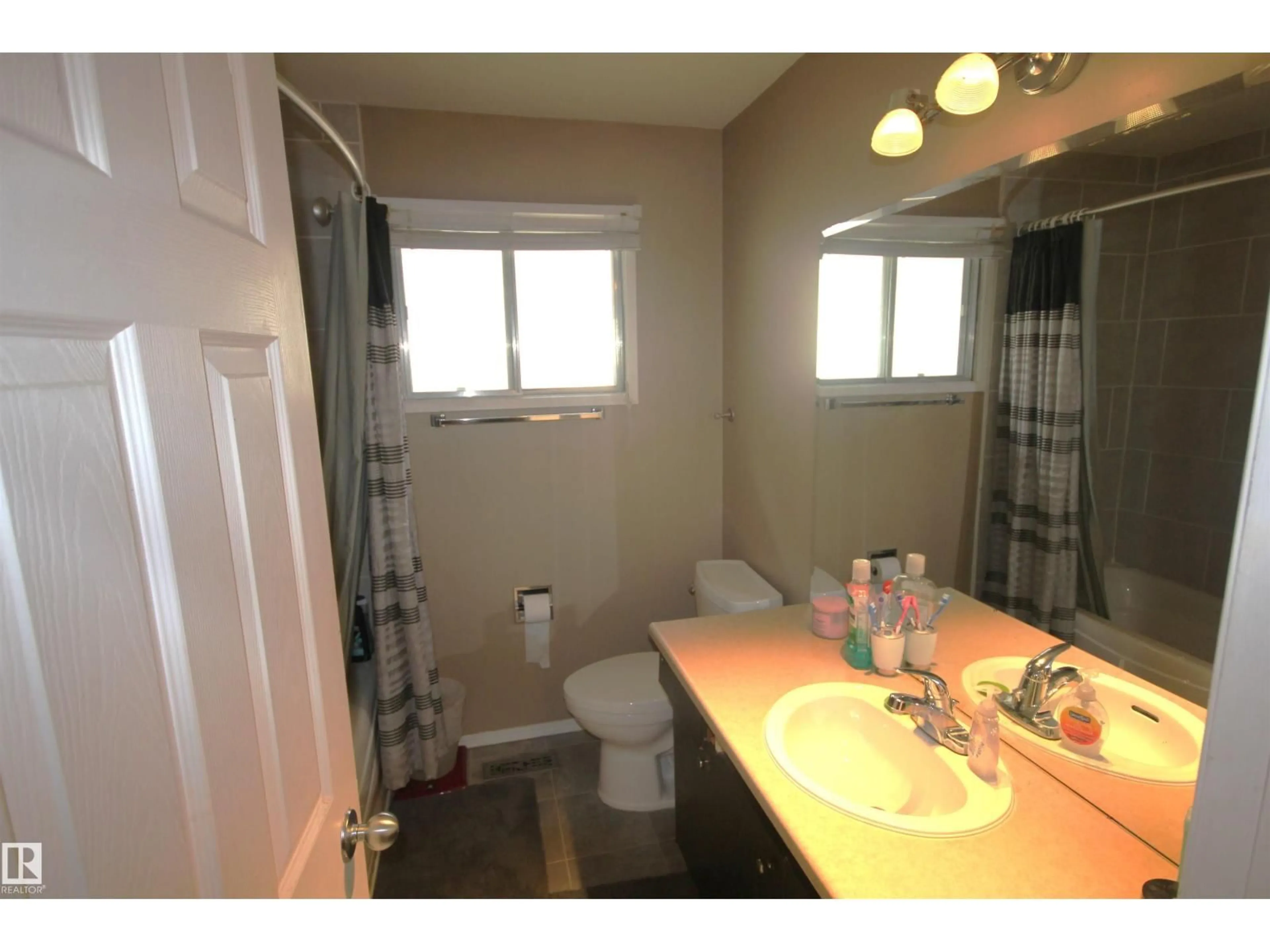 Standard bathroom, ceramic/tile floor for 61 BEACON CR, St. Albert Alberta T8N0A4