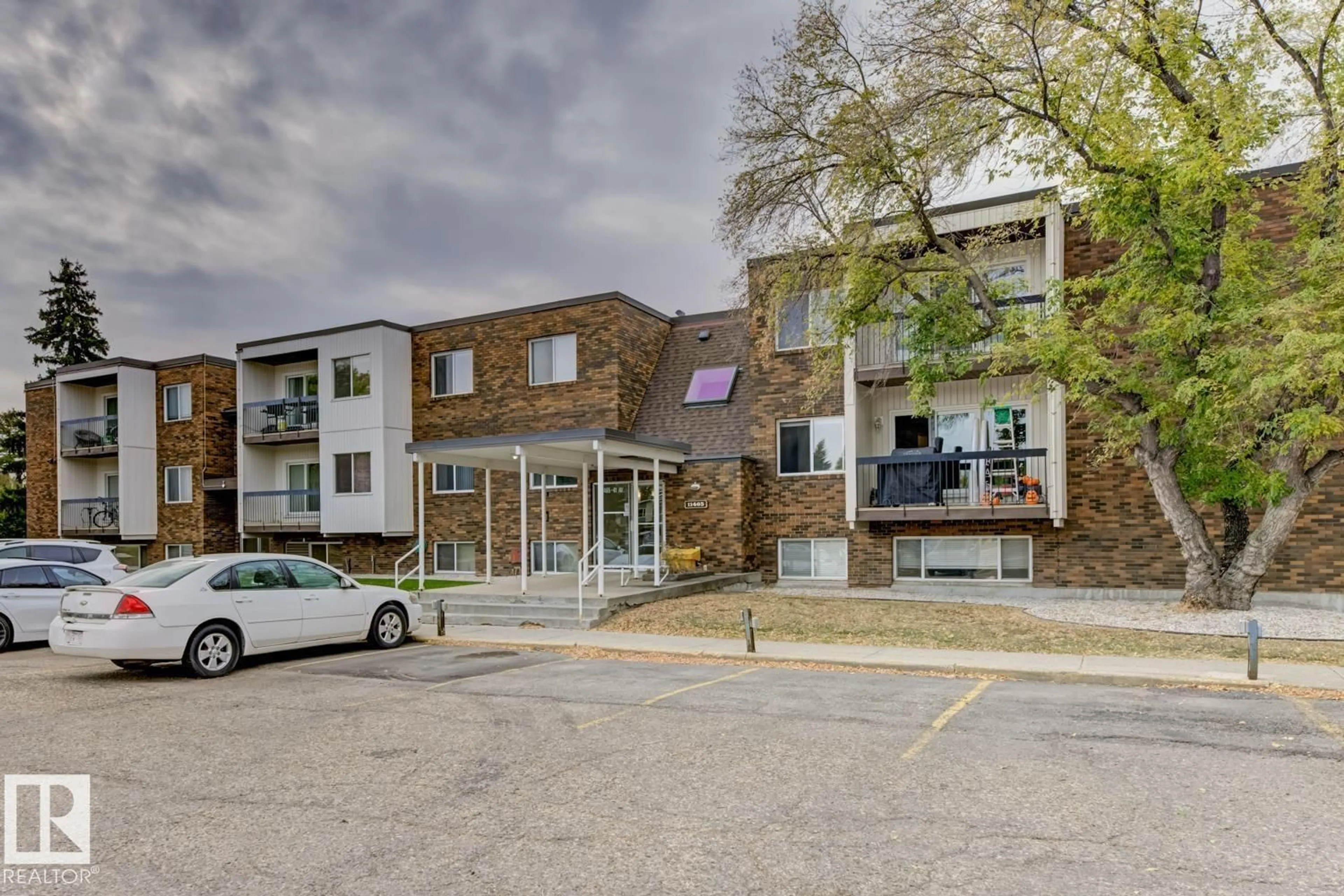 Unknown for 207 - 11465 41 AV NW, Edmonton Alberta T6J0T9
