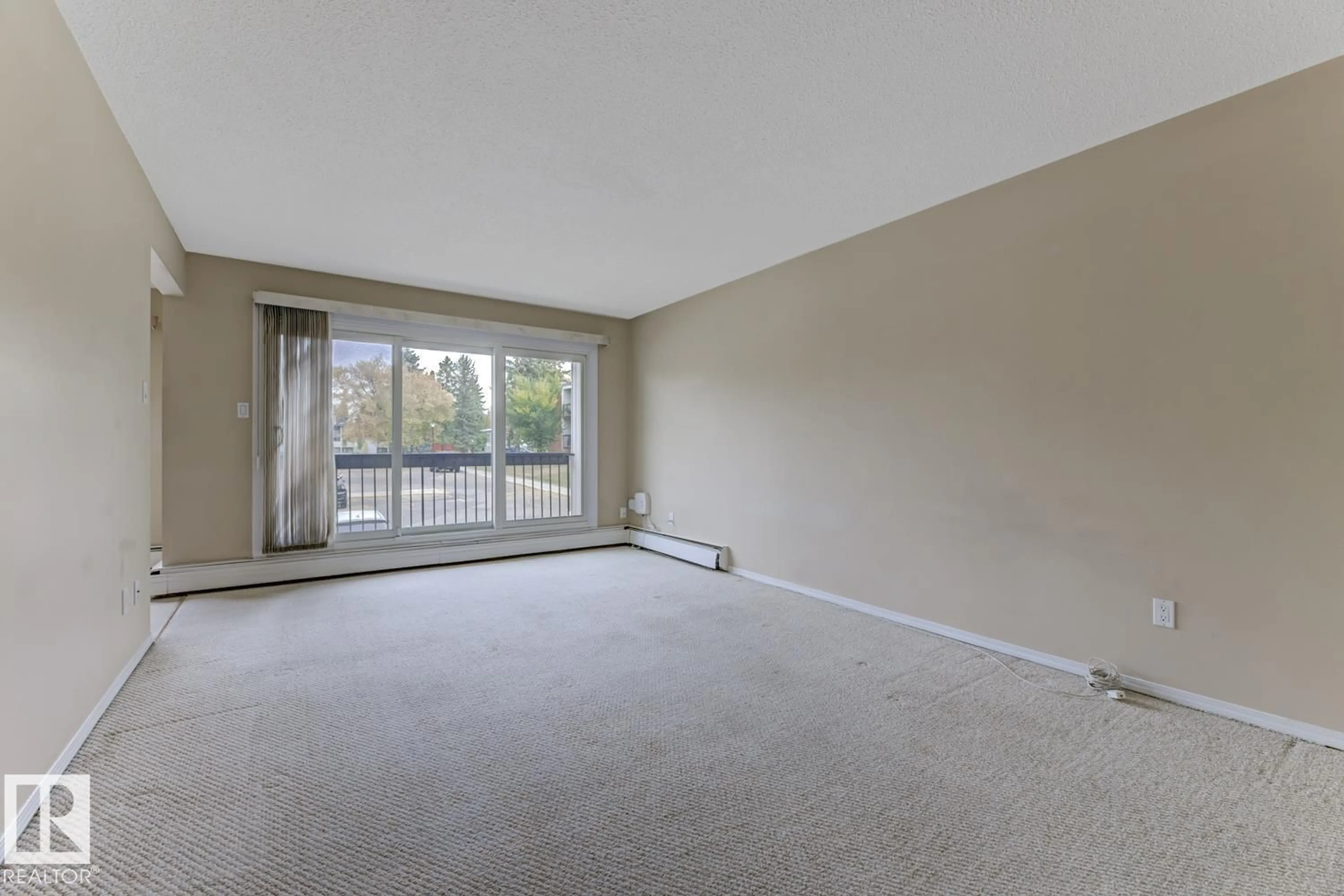 A pic of a room for 207 - 11465 41 AV NW, Edmonton Alberta T6J0T9