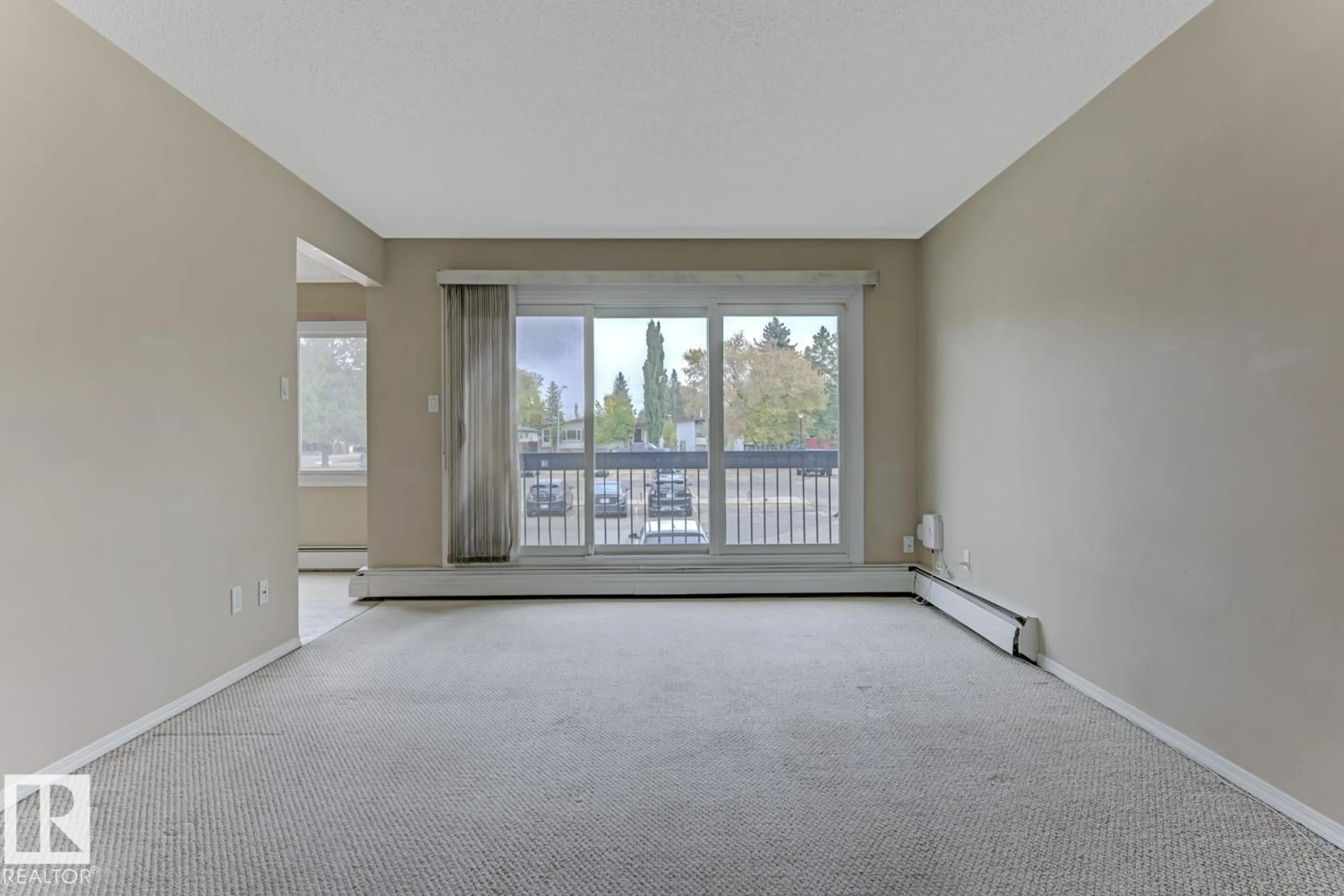 A pic of a room for 207 - 11465 41 AV NW, Edmonton Alberta T6J0T9