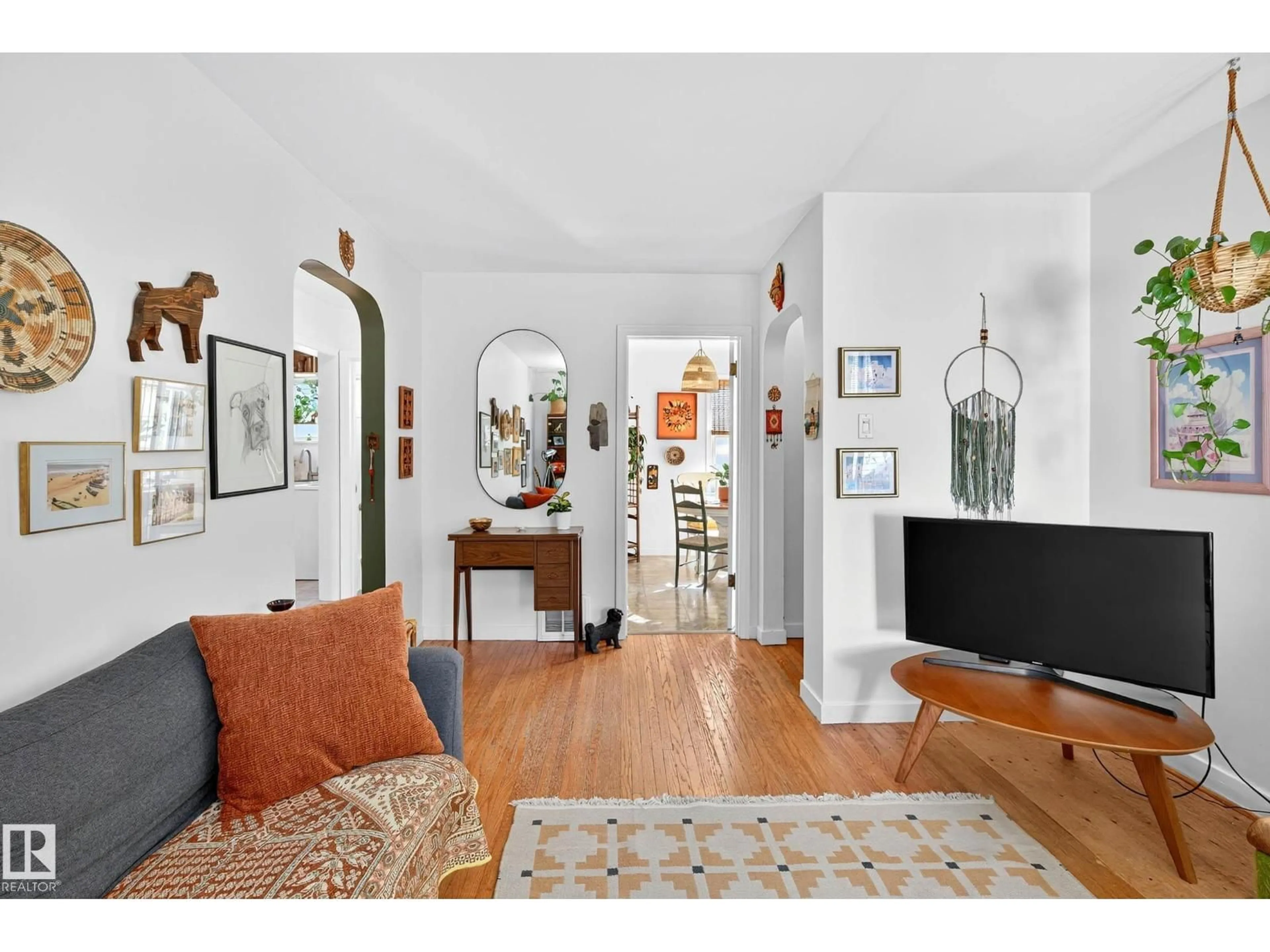 Indoor entryway for NW - 12315 103 ST, Edmonton Alberta T5G2K4