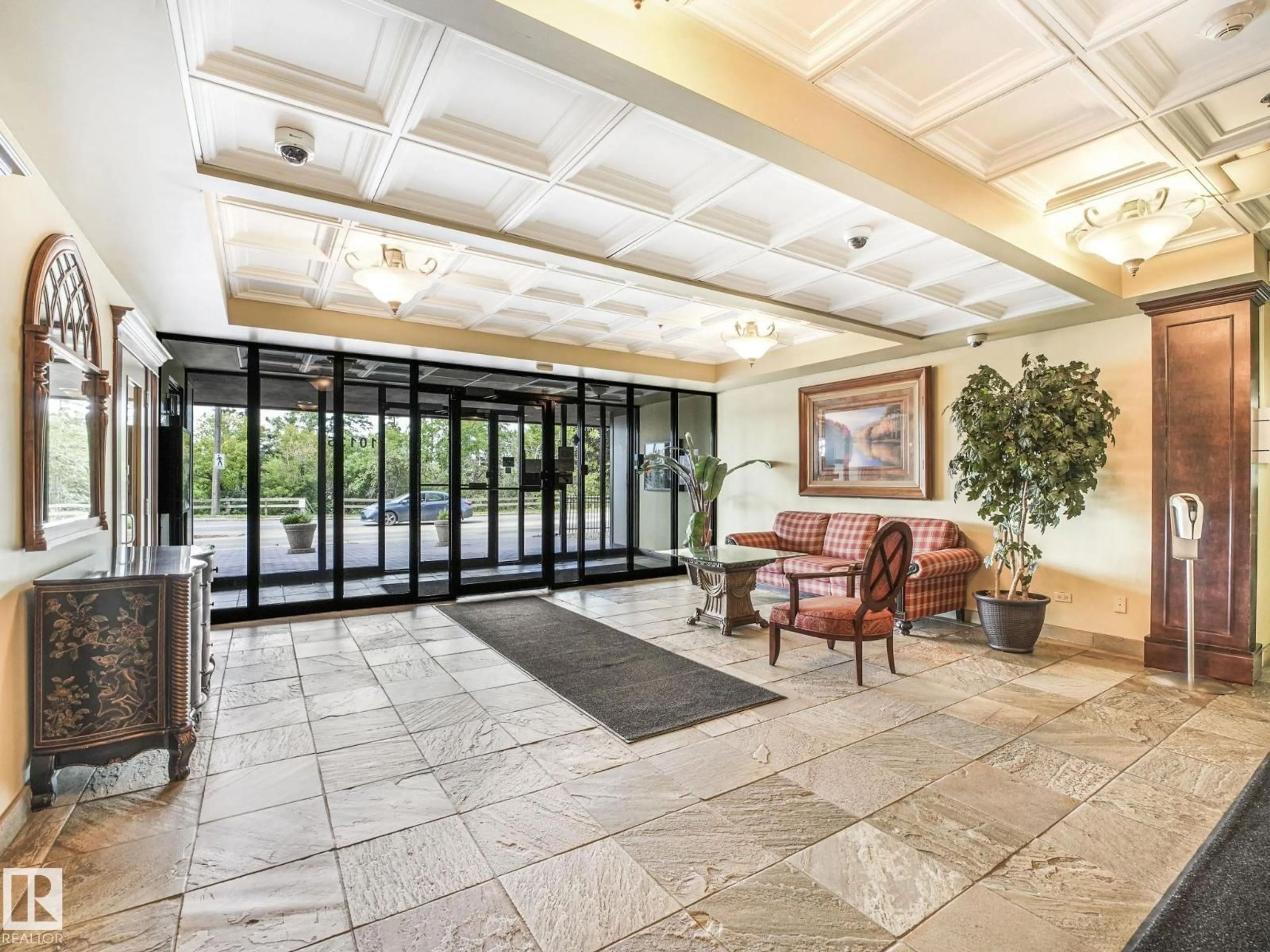 Indoor foyer for 1902 - 10135 SASKATCHEWAN DR, Edmonton Alberta T6E4Y9