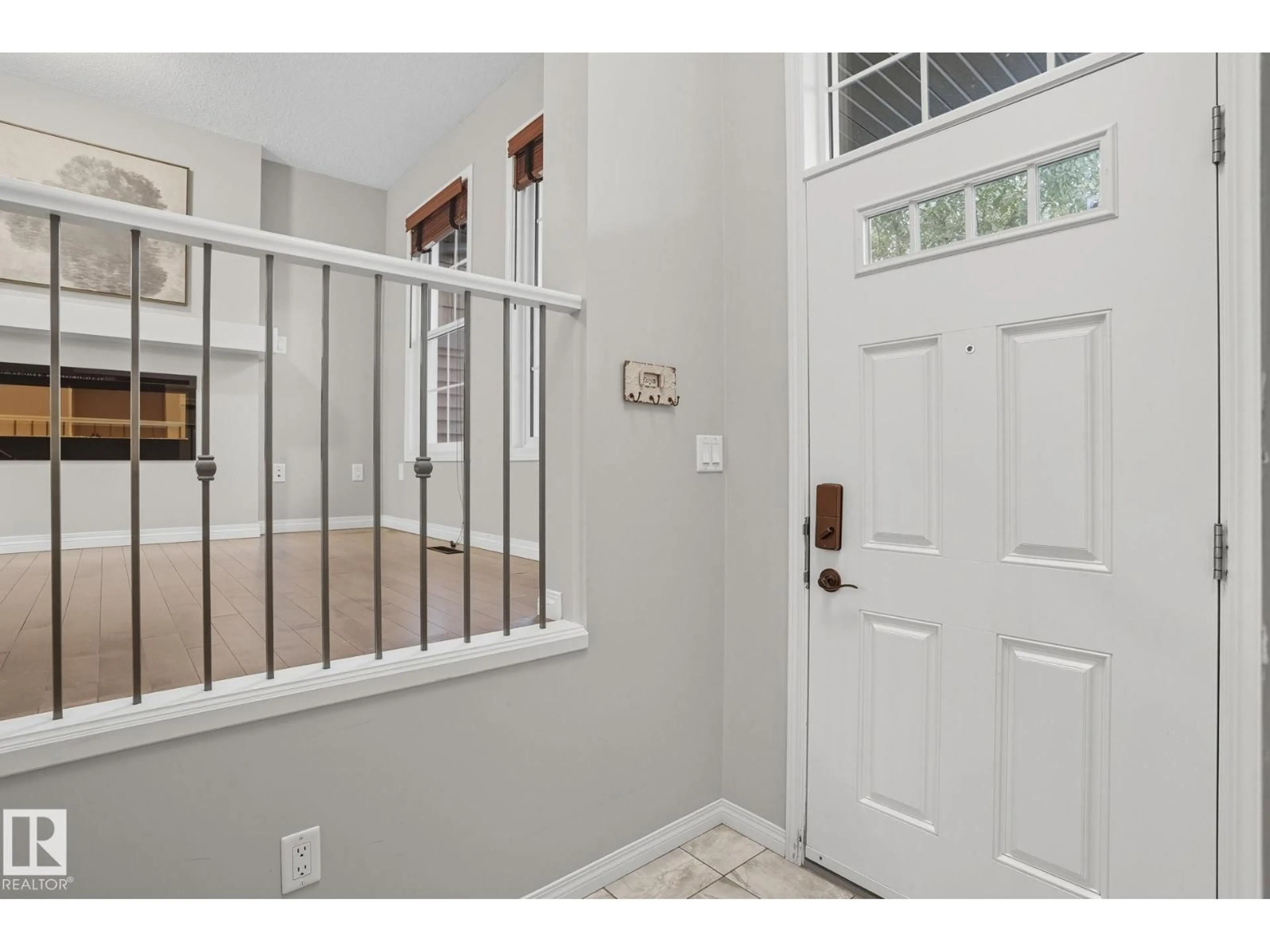 Indoor entryway for 4021 ORCHARDS DR, Edmonton Alberta T6X1V2