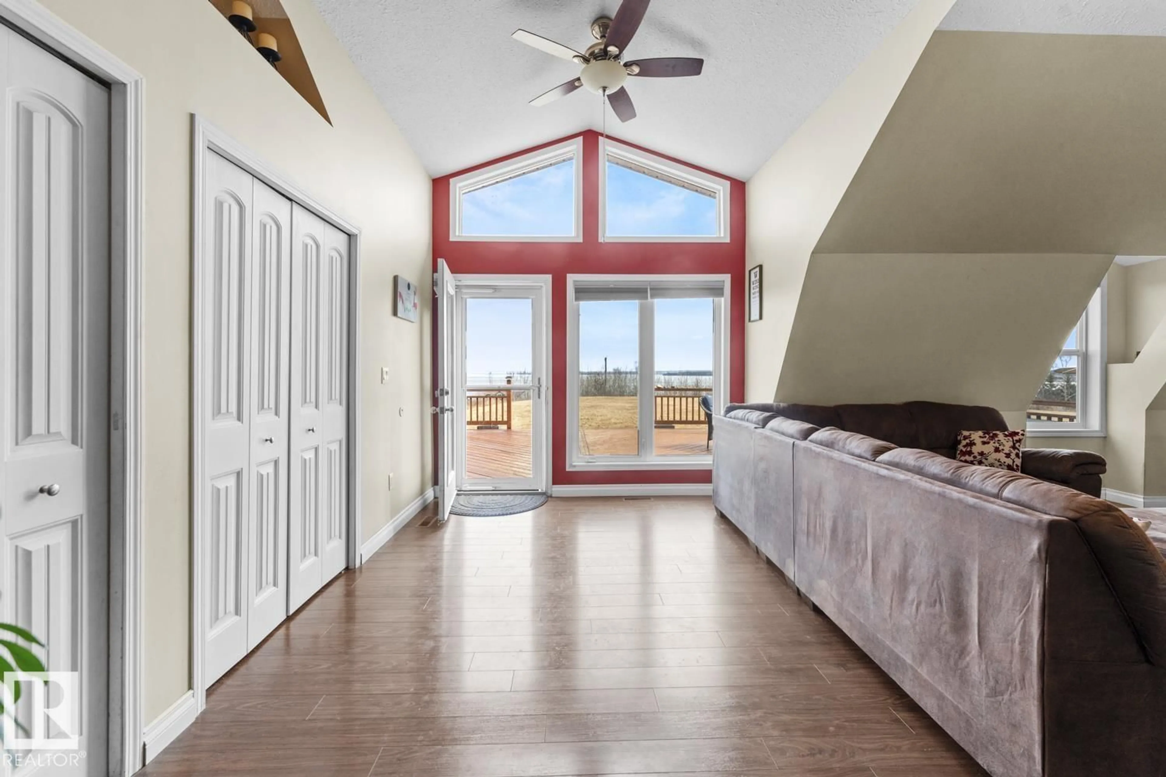 Indoor entryway for 1305 28 ST, Cold Lake Alberta T9M1G2