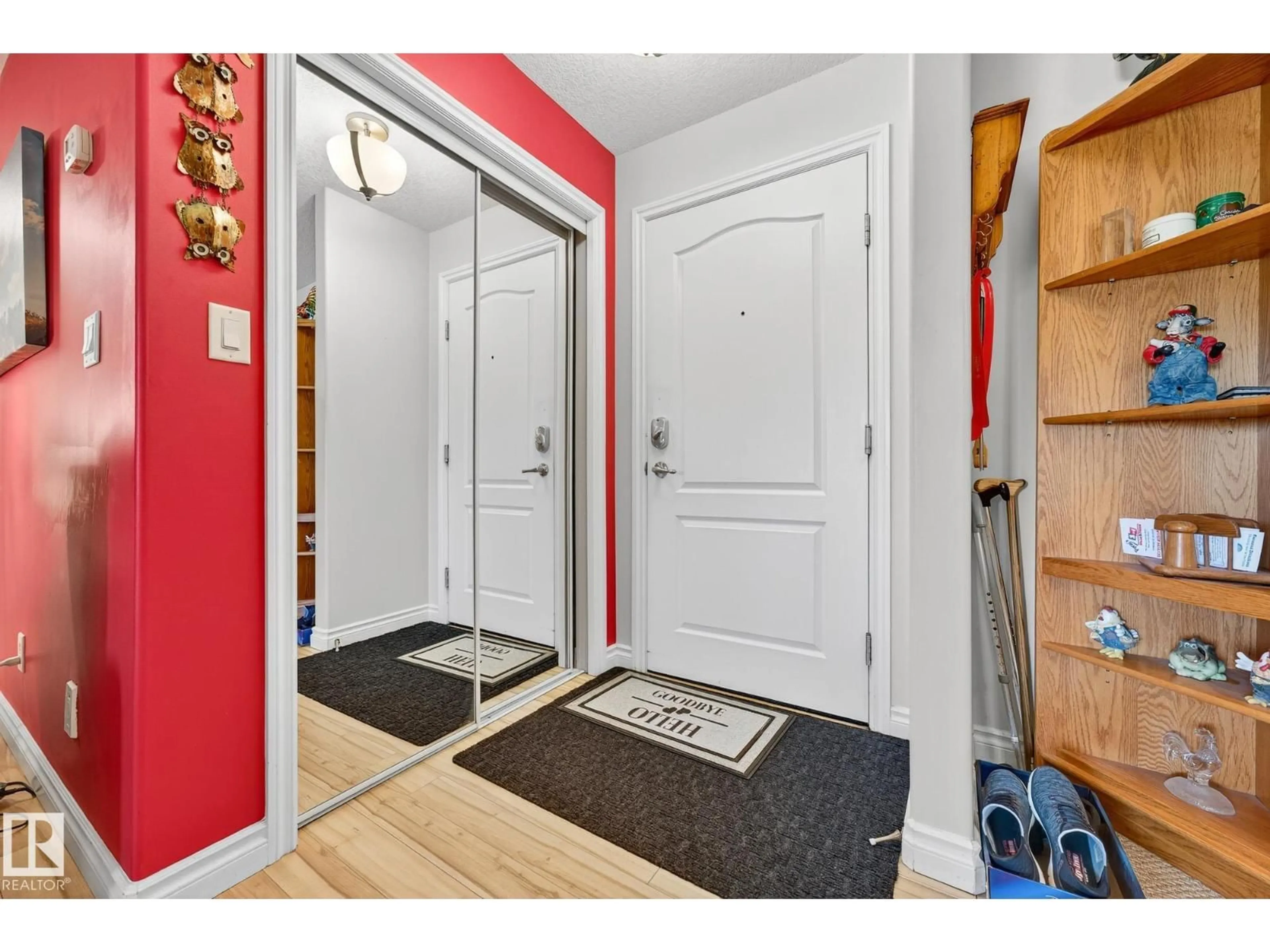 Indoor entryway for 202 - 9995 93 AV, Fort Saskatchewan Alberta T8L1N5