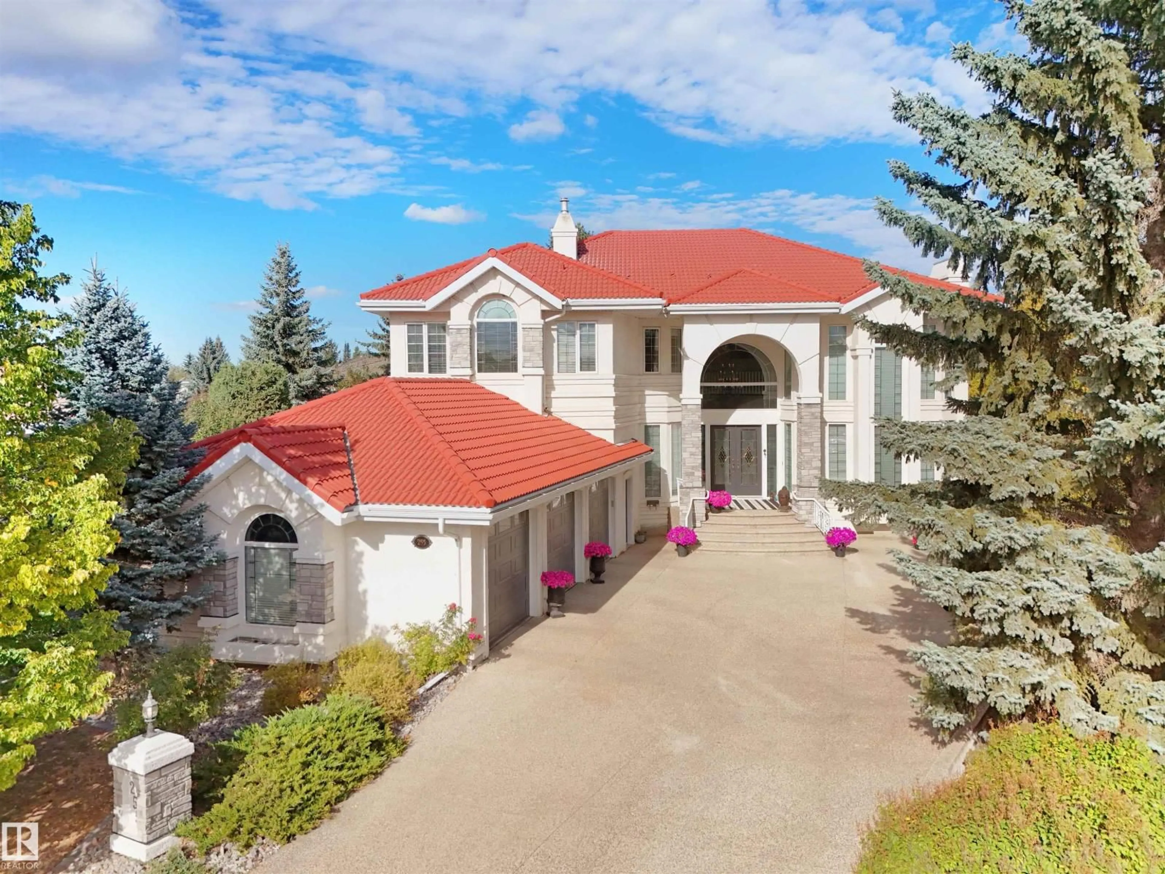 Home with vinyl exterior material, unknown for 255 WILSON LANE, Edmonton Alberta T6M2K8