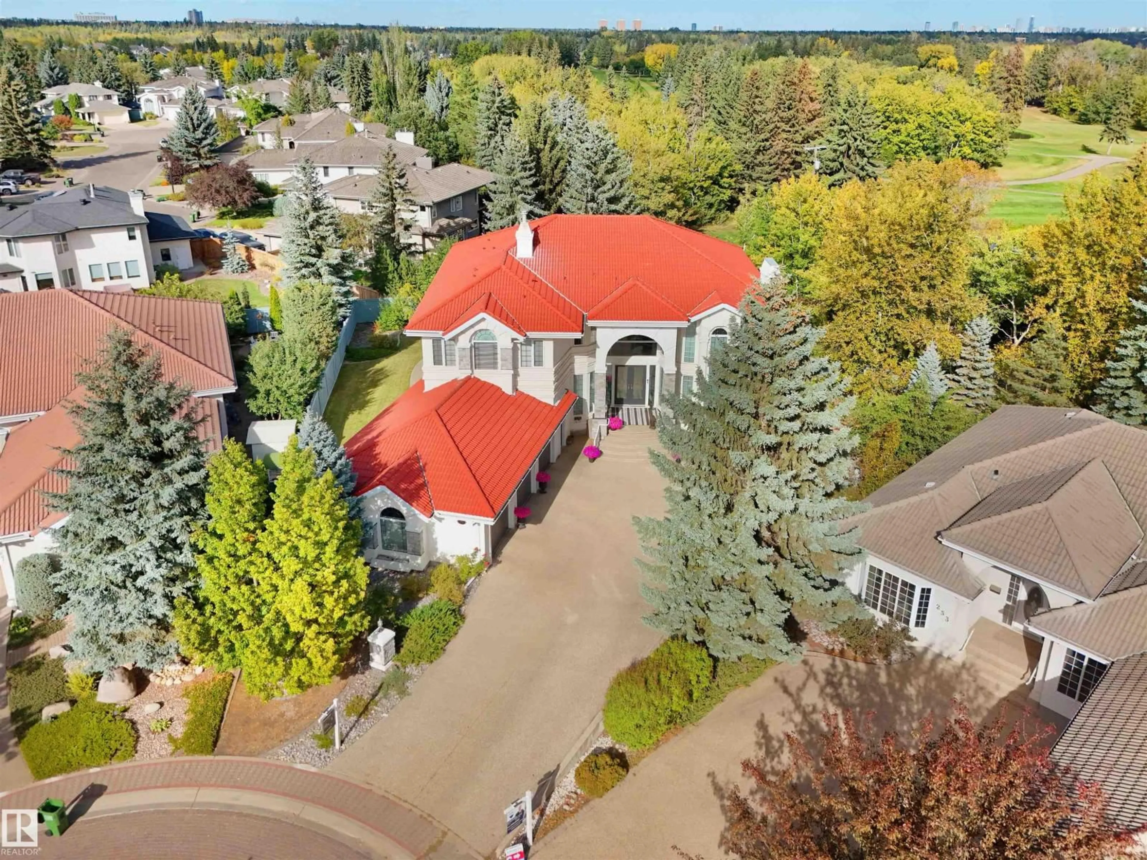 A pic from outside/outdoor area/front of a property/back of a property/a pic from drone, unknown for 255 WILSON LANE, Edmonton Alberta T6M2K8