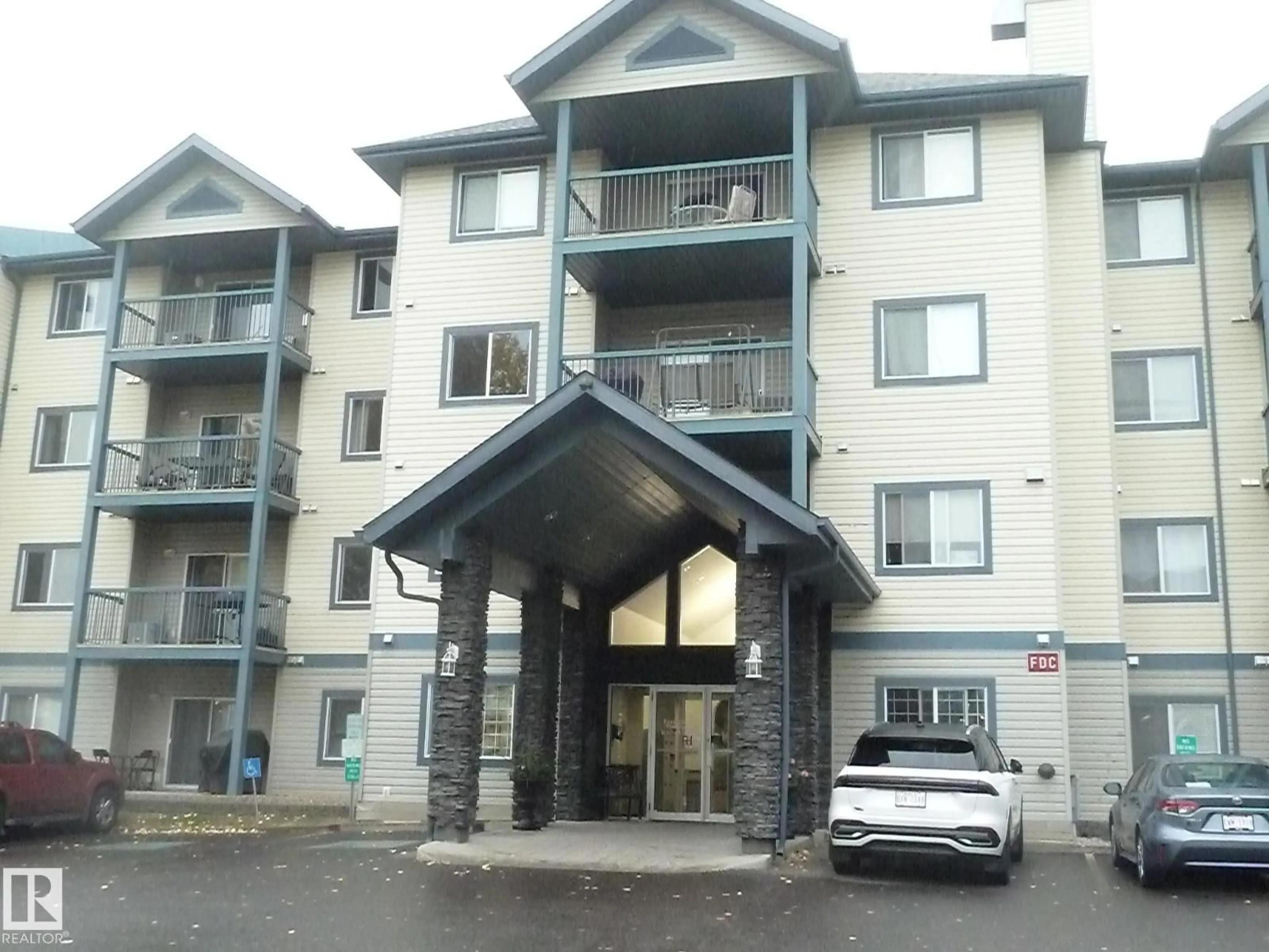 Indoor foyer for #112 - 16303 95 ST, Edmonton Alberta T5Z3V1