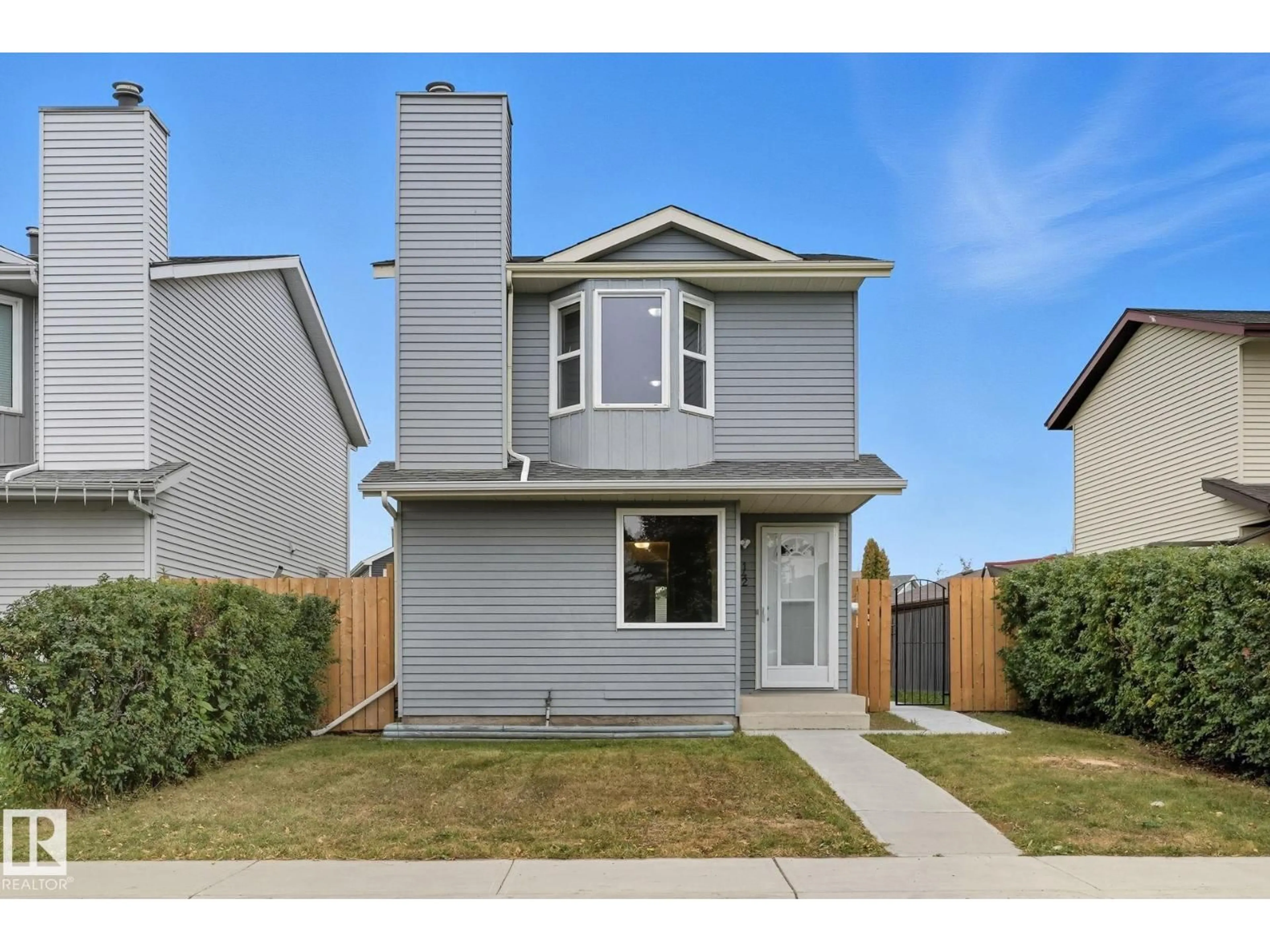 Home with vinyl exterior material, street for 142 KINISKI CR, Edmonton Alberta T6L5A9