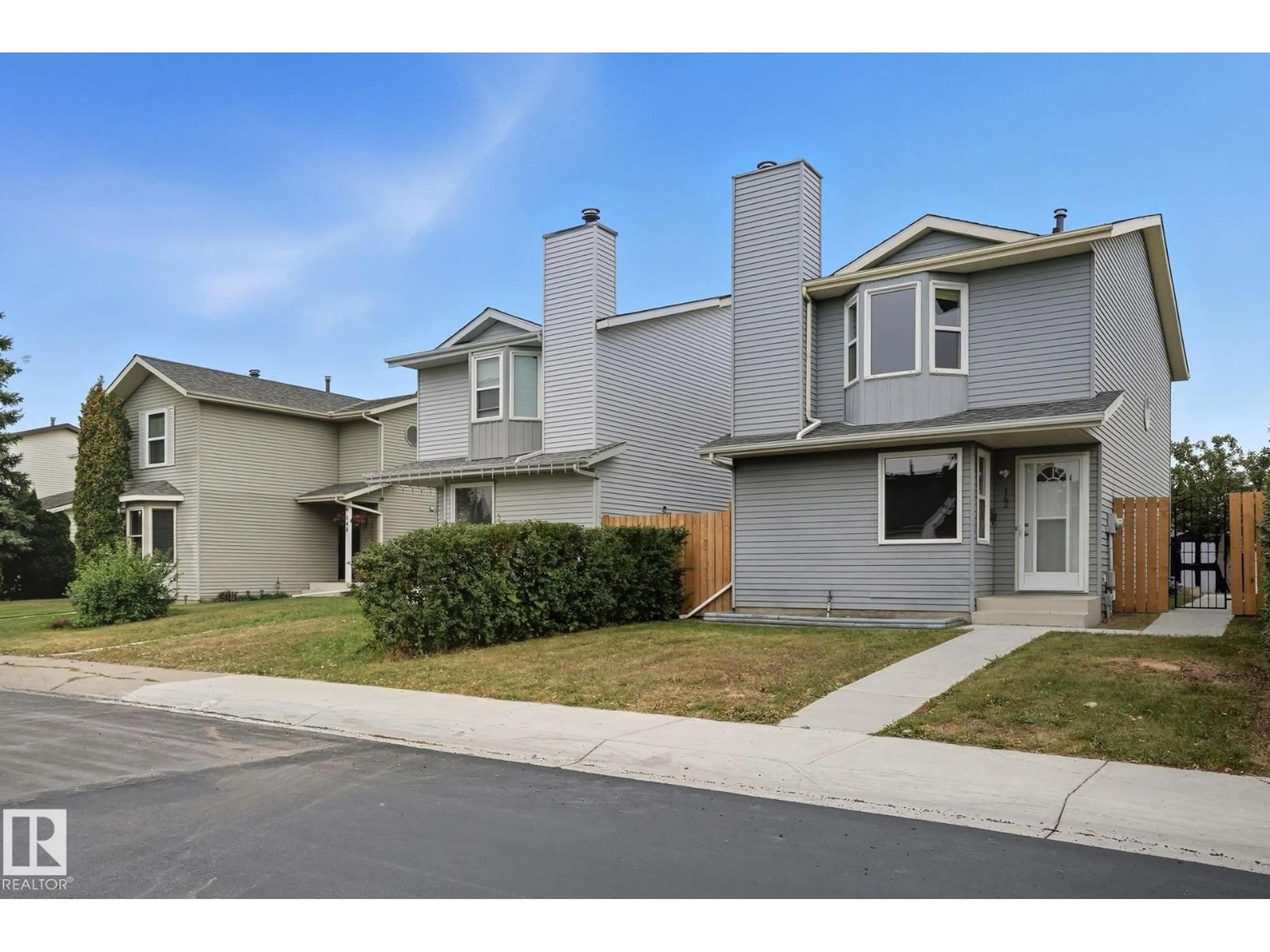 Home with vinyl exterior material, street for 142 KINISKI CR, Edmonton Alberta T6L5A9