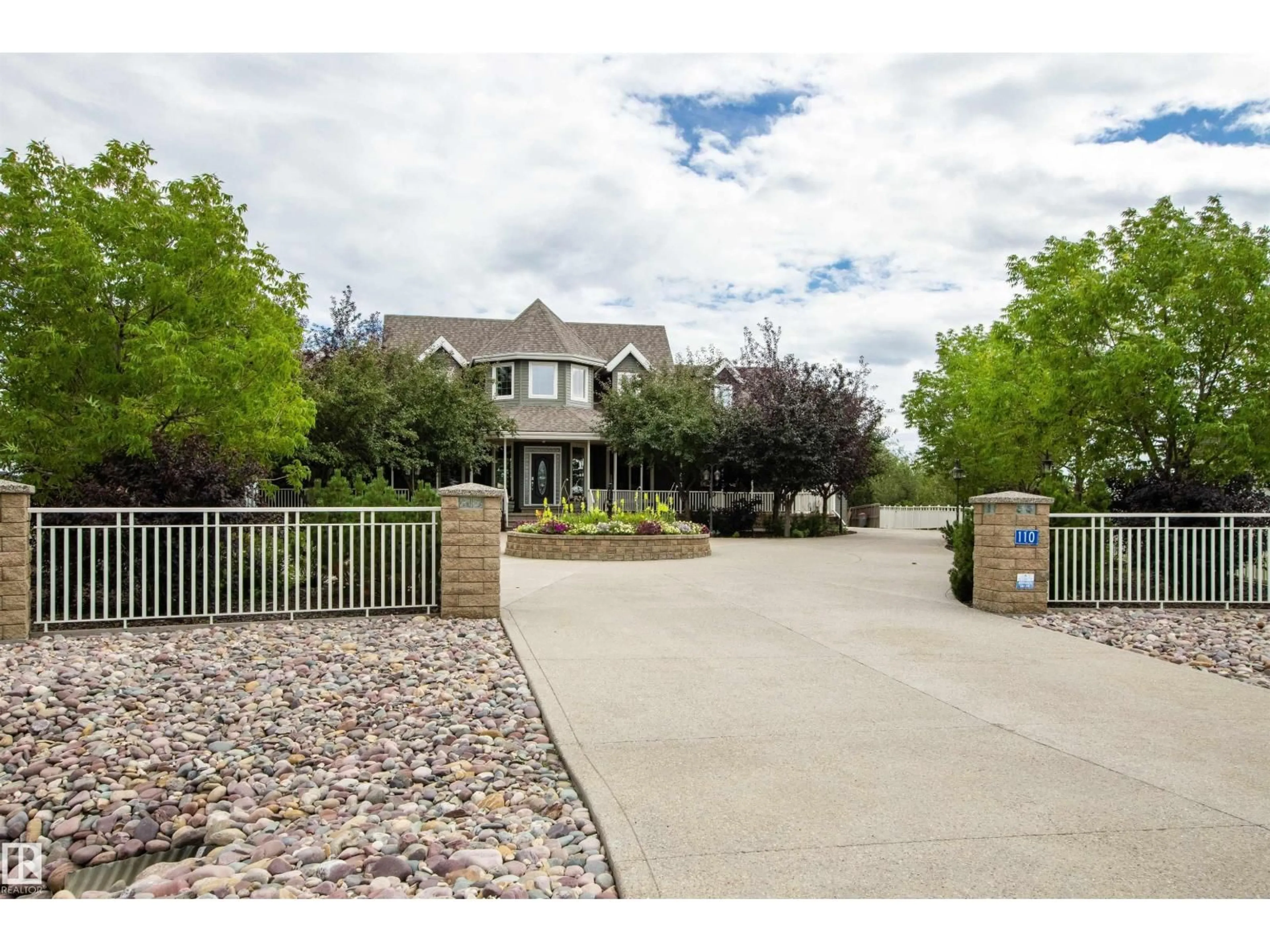 A pic from outside/outdoor area/front of a property/back of a property/a pic from drone, street for 50565 - 110 RGE ROAD 245, Rural Leduc County Alberta T4X0P5