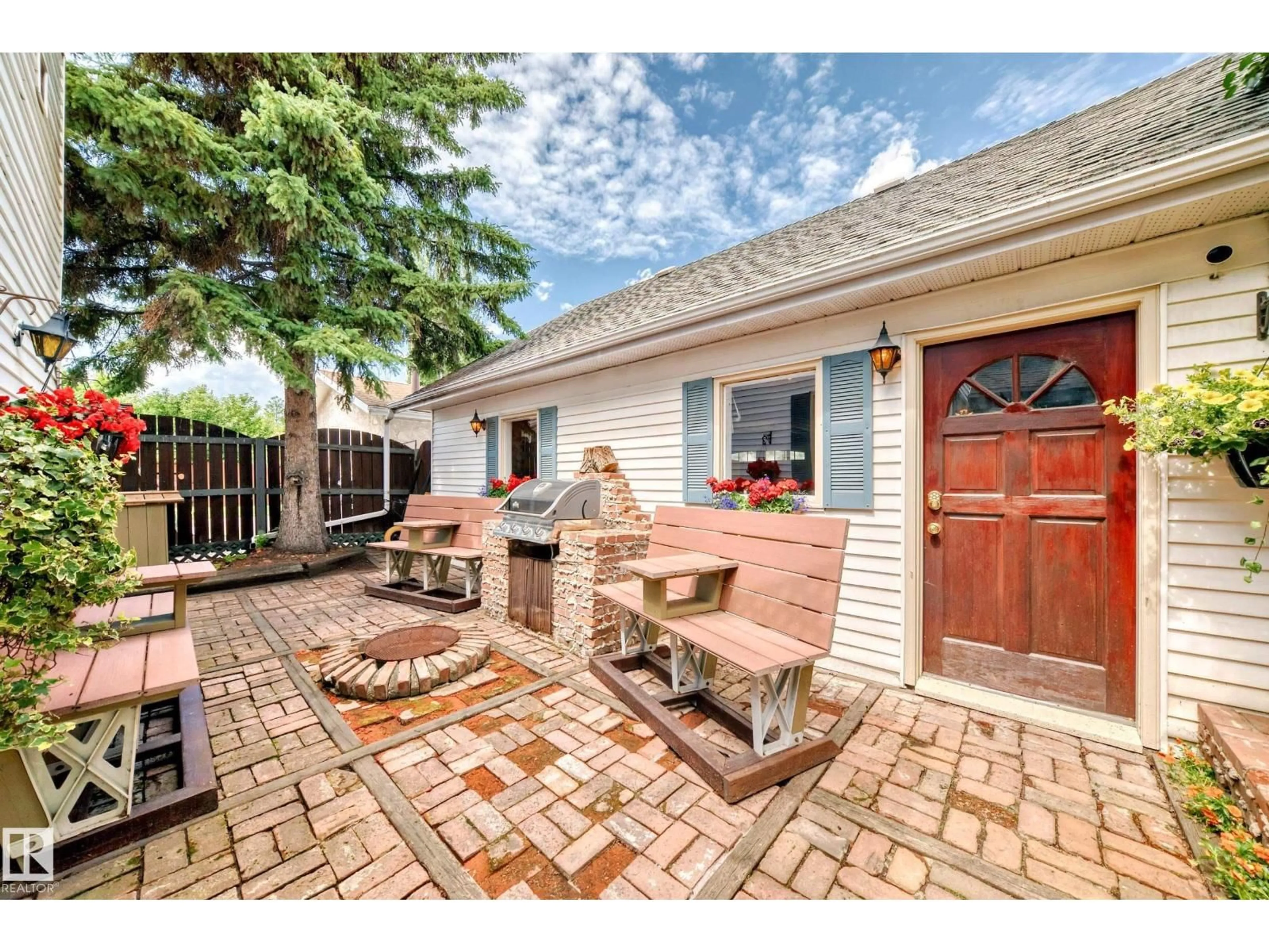 Patio, street for 18516 97A AV, Edmonton Alberta T5T3J4
