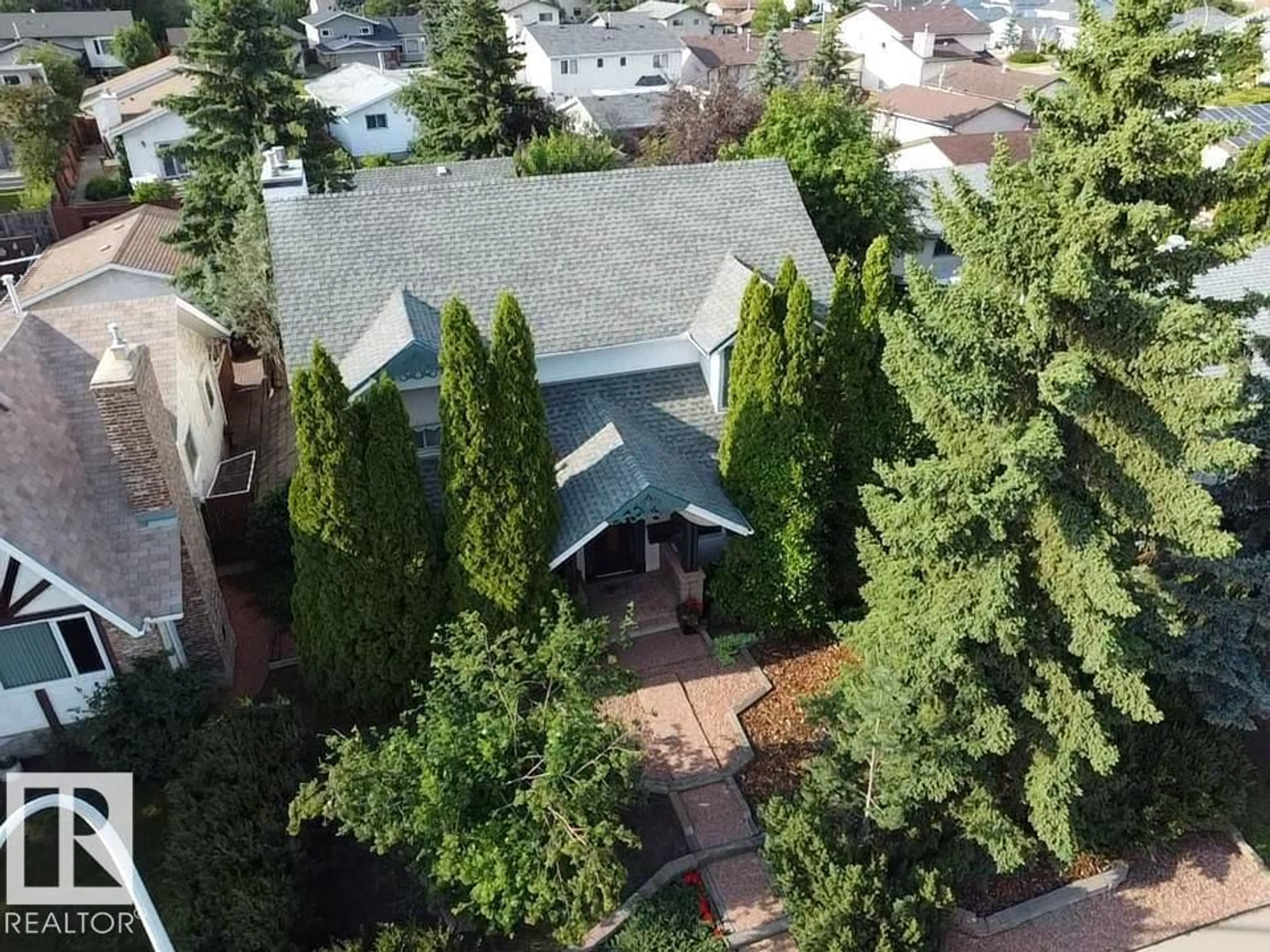A pic from outside/outdoor area/front of a property/back of a property/a pic from drone, unknown for 18516 97A AV, Edmonton Alberta T5T3J4