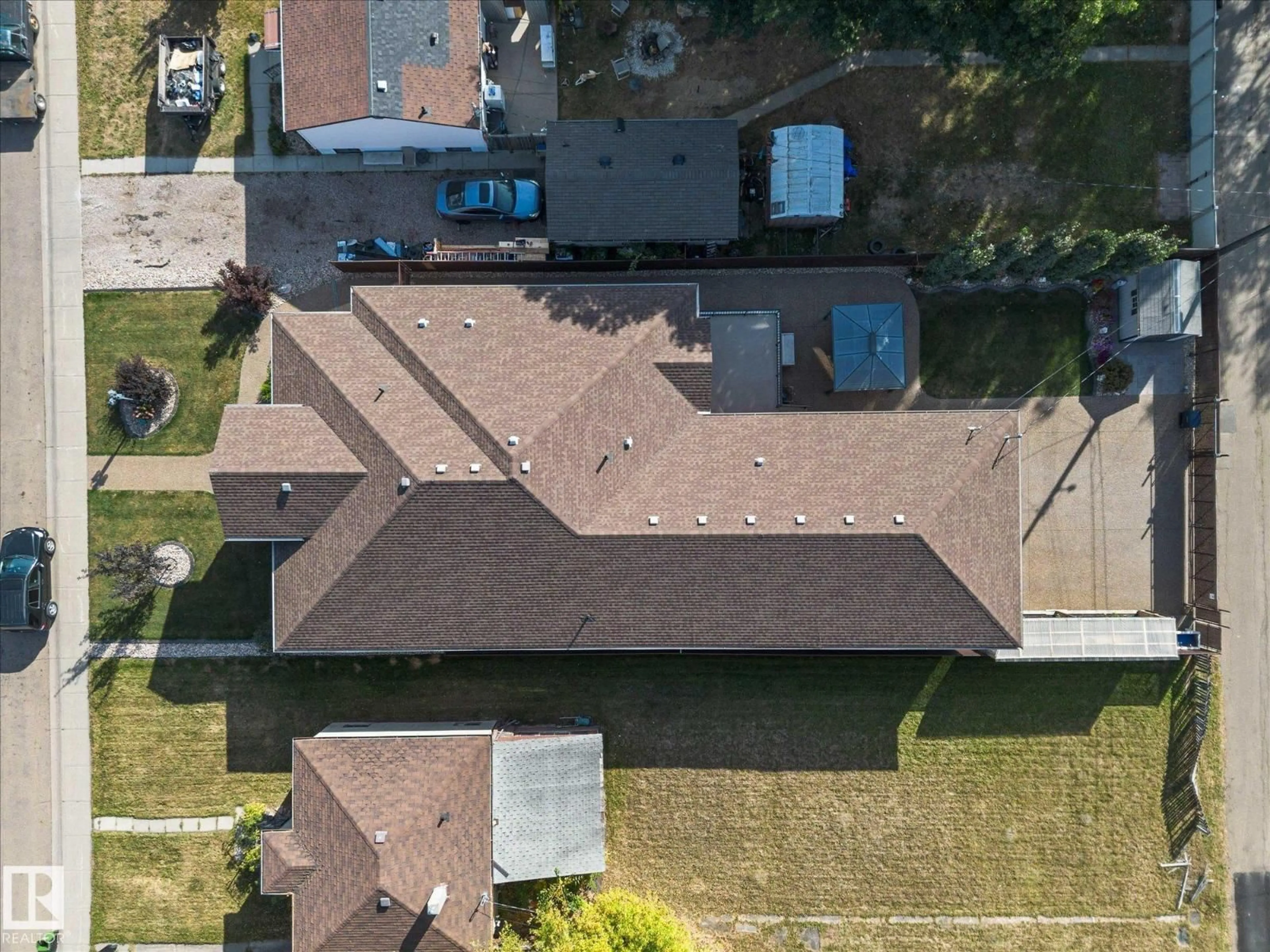 A pic from outside/outdoor area/front of a property/back of a property/a pic from drone, street for NW - 10516 158 ST, Edmonton Alberta T5P2Y6